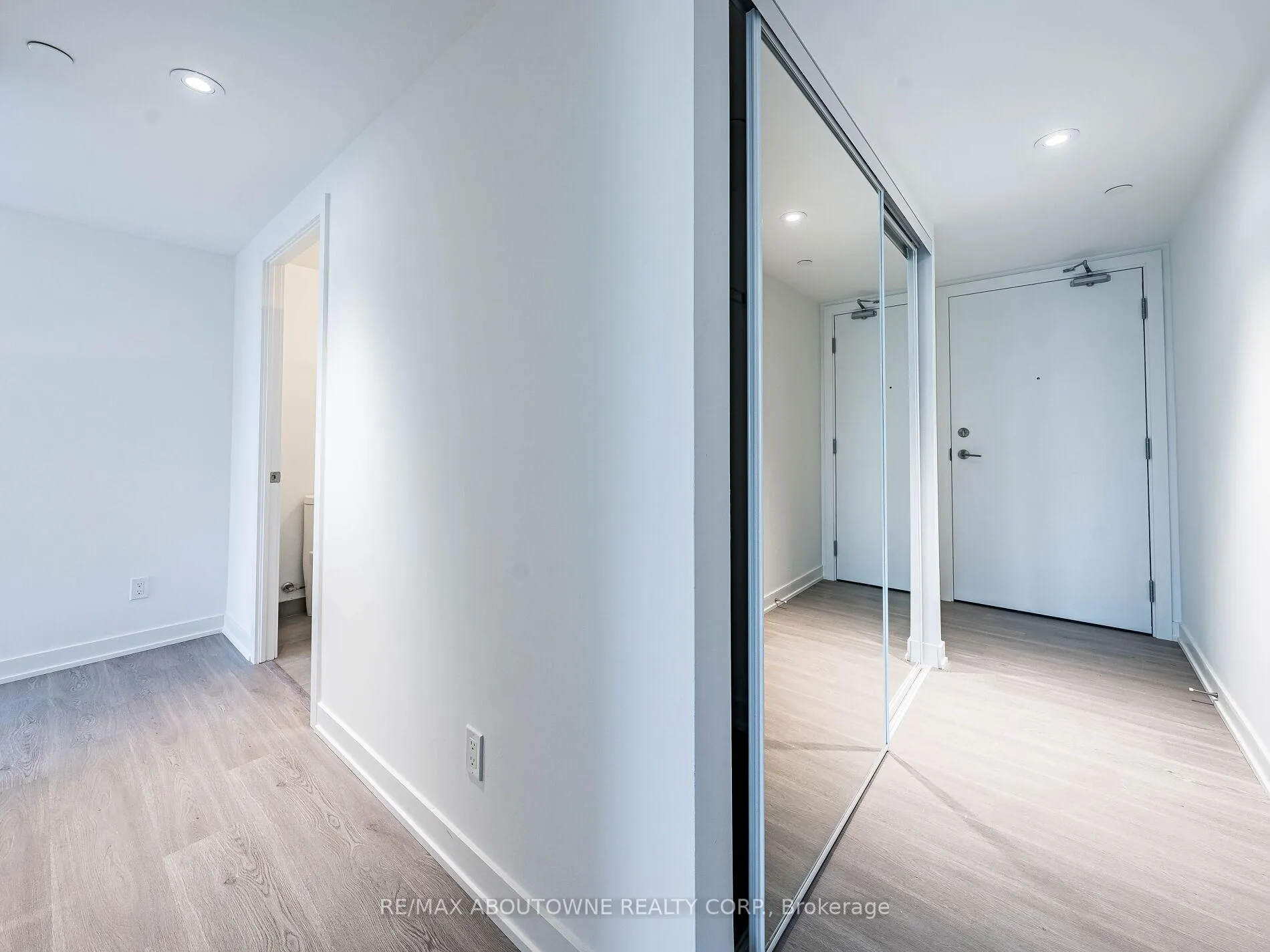 Photo 11 of Unit 4703, 8 Wellesley Street W, Toronto, Bay Street Corridor — HOMEH