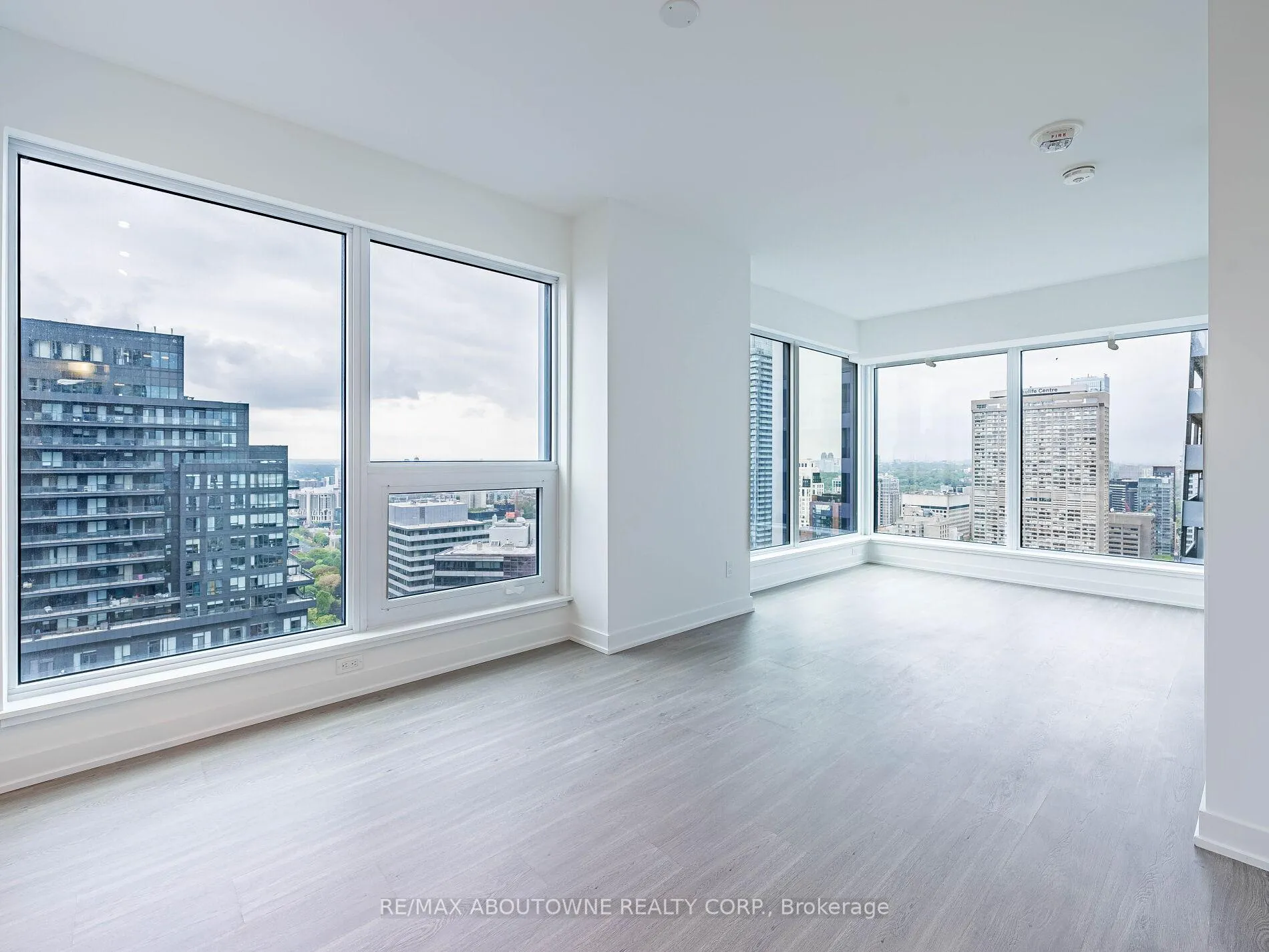 Photo 12 of Unit 4703, 8 Wellesley Street W, Toronto, Bay Street Corridor — HOMEH