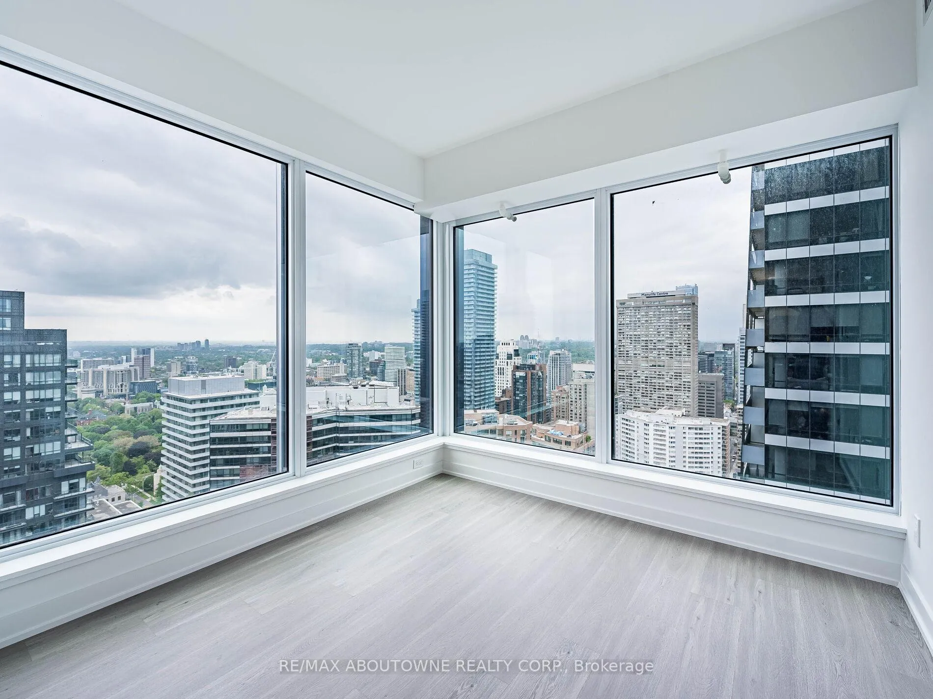 Photo 17 of Unit 4703, 8 Wellesley Street W, Toronto, Bay Street Corridor — HOMEH