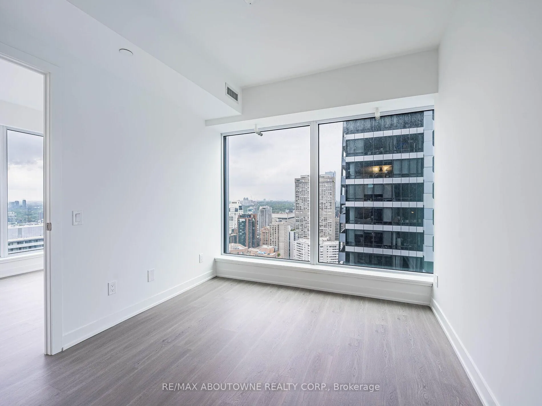 Photo 21 of Unit 4703, 8 Wellesley Street W, Toronto, Bay Street Corridor — HOMEH