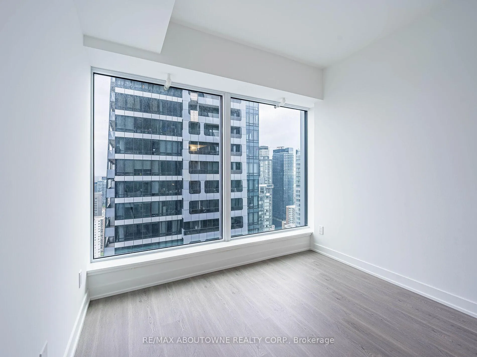 Photo 22 of Unit 4703, 8 Wellesley Street W, Toronto, Bay Street Corridor — HOMEH