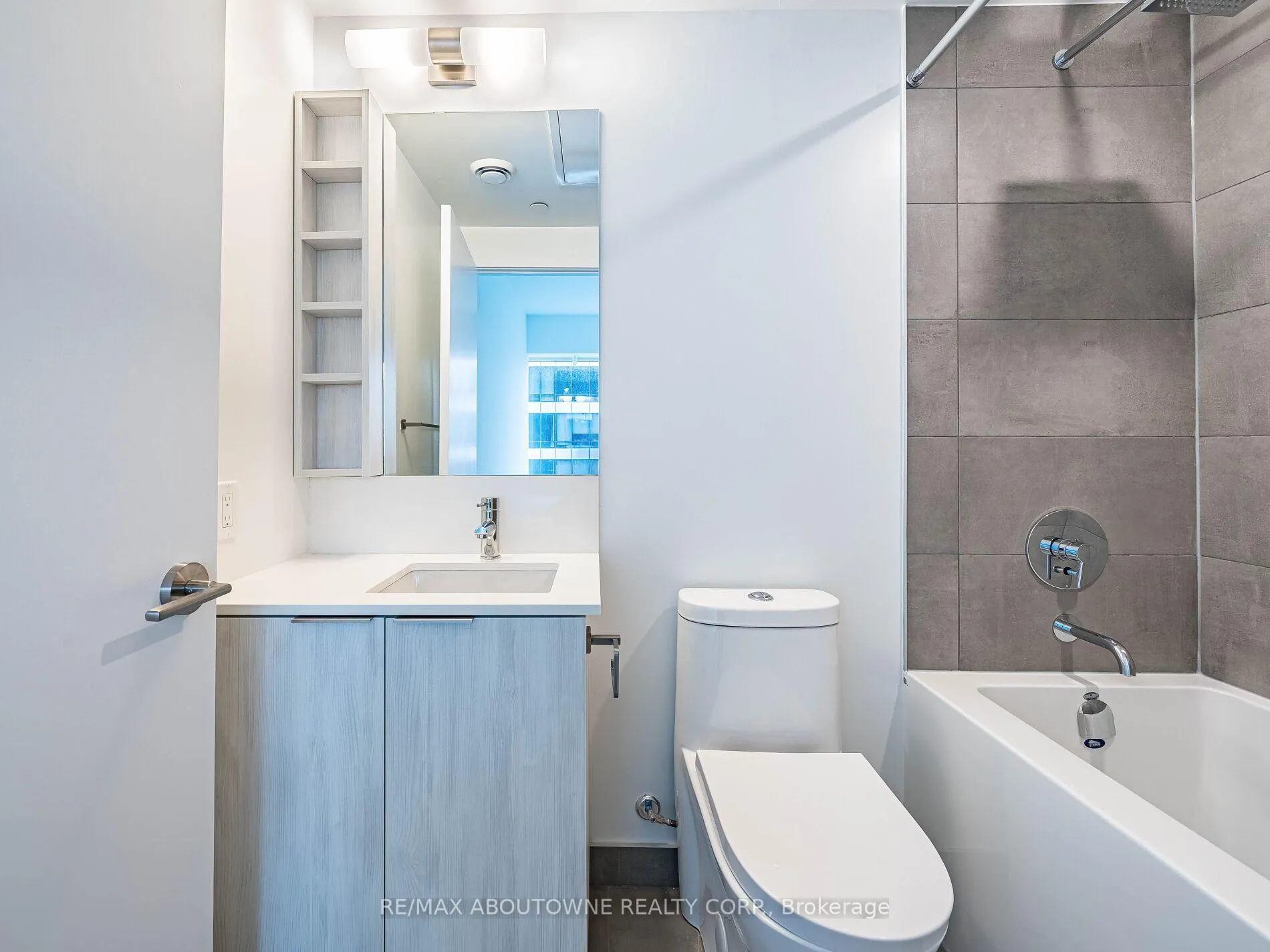Photo 24 of Unit 4703, 8 Wellesley Street W, Toronto, Bay Street Corridor — HOMEH