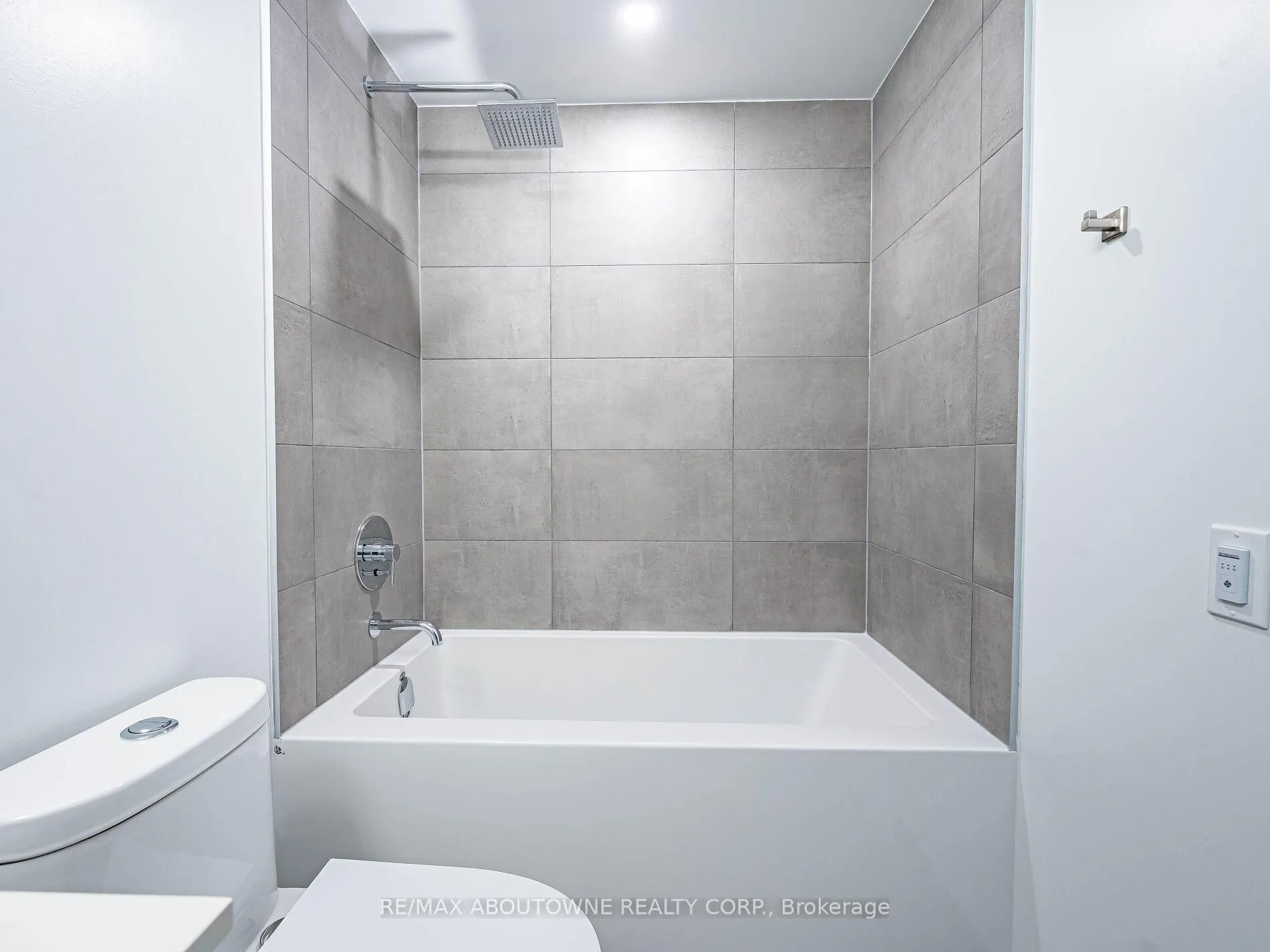 Photo 25 of Unit 4703, 8 Wellesley Street W, Toronto, Bay Street Corridor — HOMEH