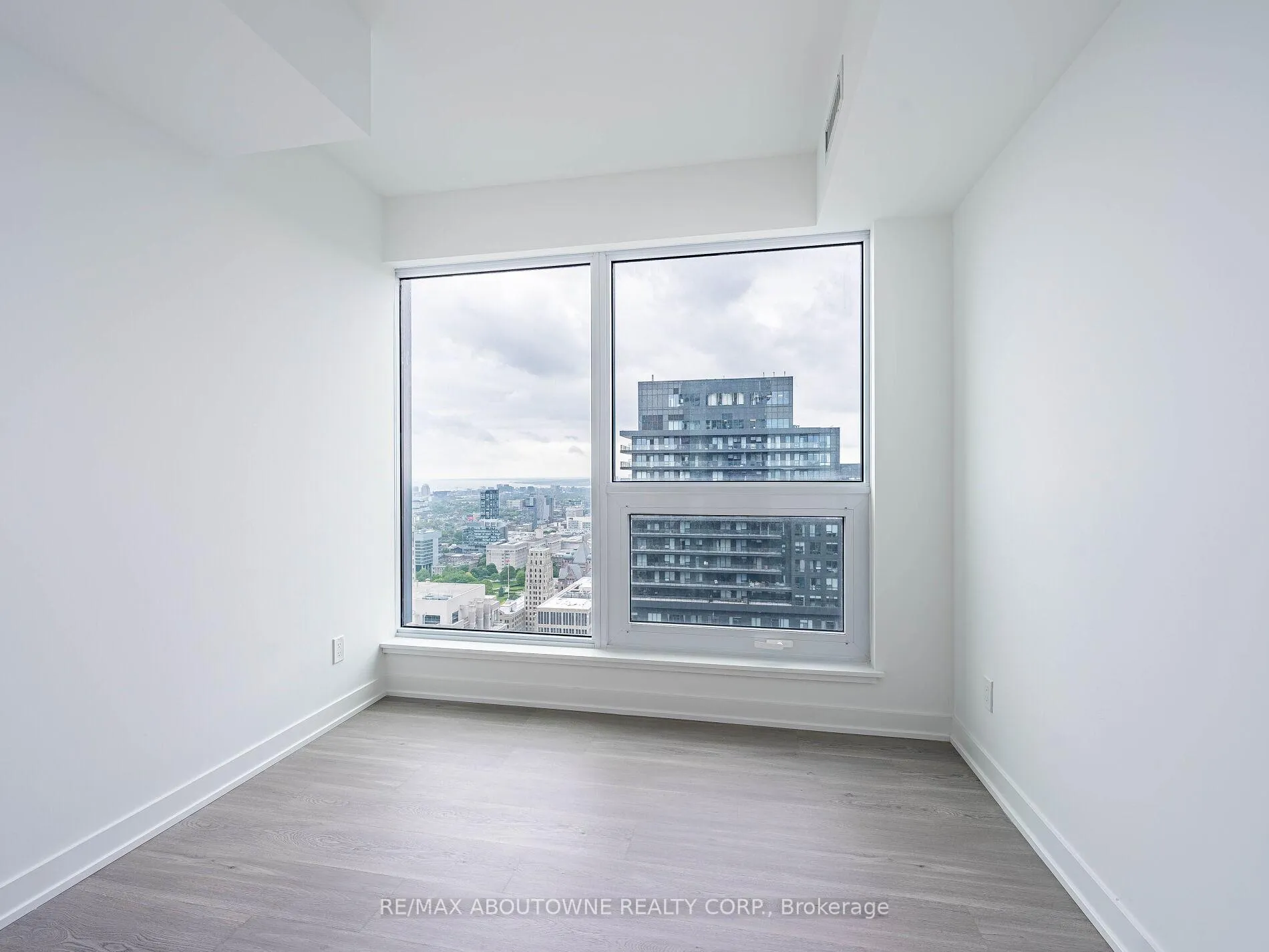 Photo 26 of Unit 4703, 8 Wellesley Street W, Toronto, Bay Street Corridor — HOMEH