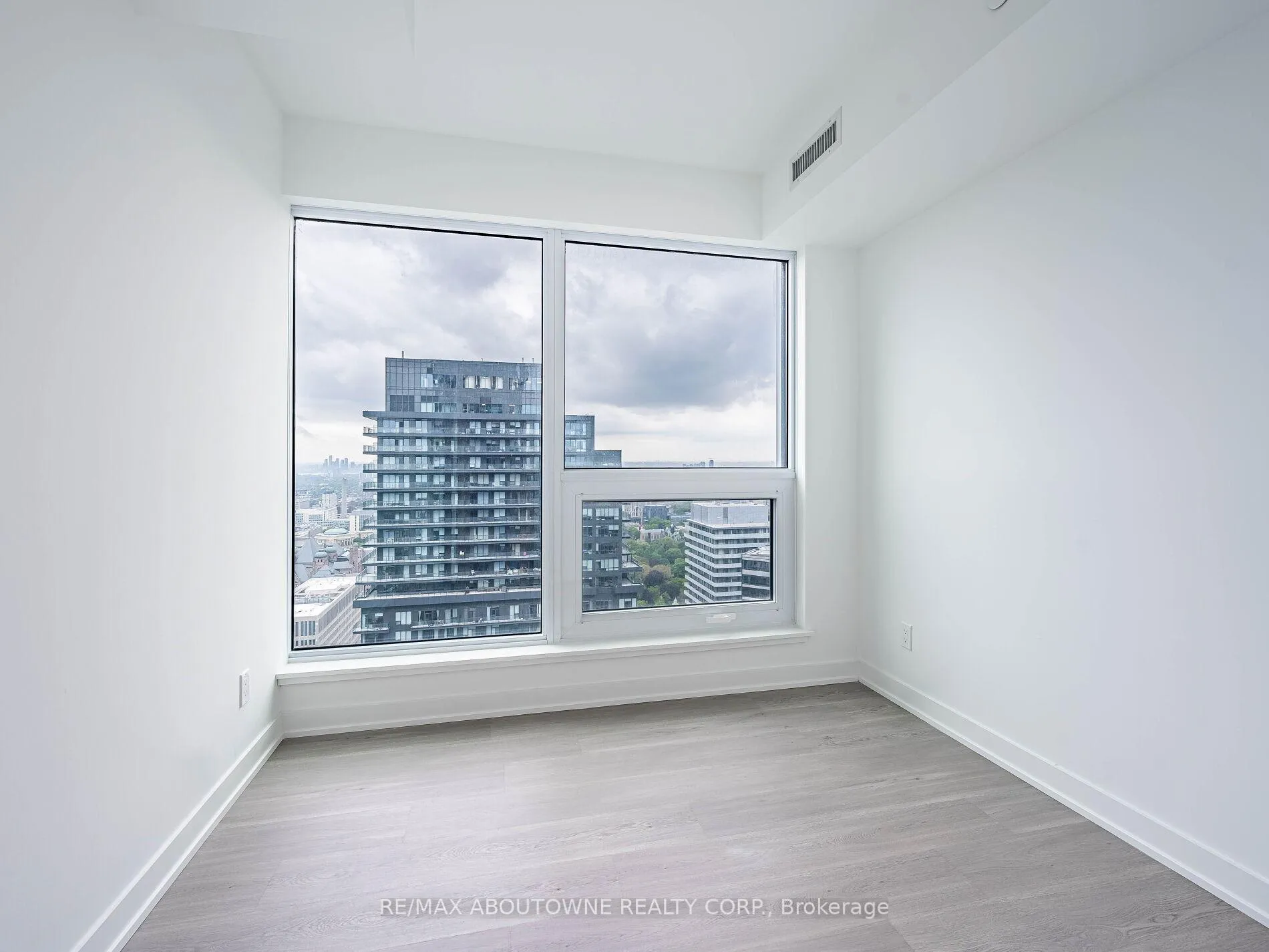 Photo 27 of Unit 4703, 8 Wellesley Street W, Toronto, Bay Street Corridor — HOMEH