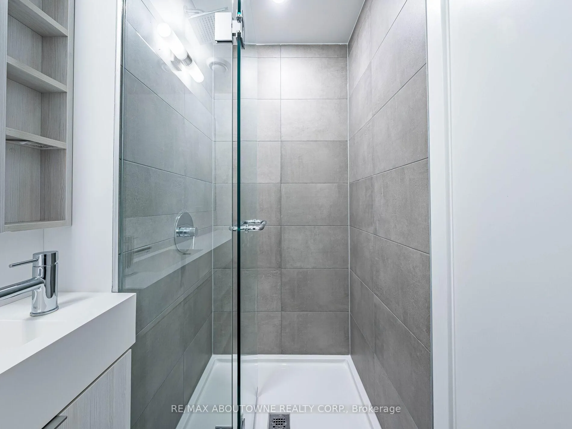 Photo 30 of Unit 4703, 8 Wellesley Street W, Toronto, Bay Street Corridor — HOMEH