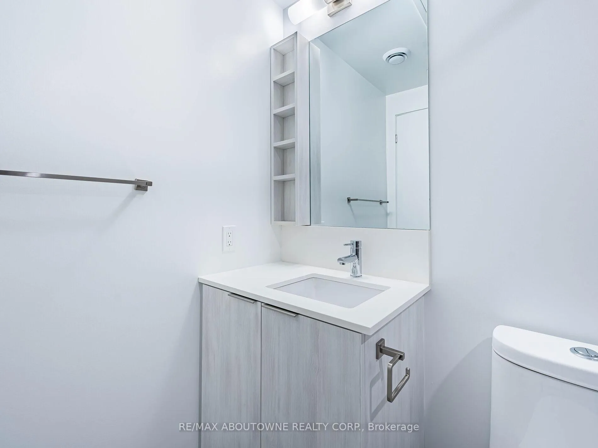 Photo 31 of Unit 4703, 8 Wellesley Street W, Toronto, Bay Street Corridor — HOMEH