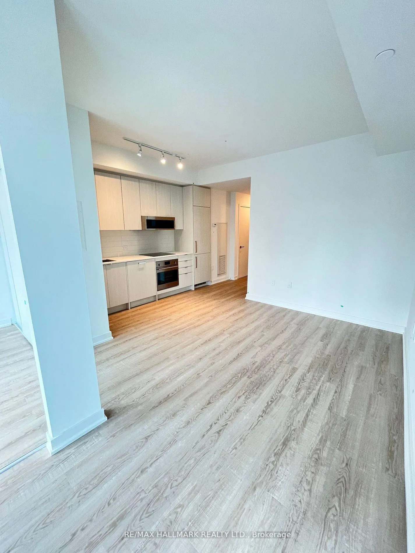 Photo 5 of Unit 318, 250 Lawrence Avenue, Toronto, Lawrence Park North — HOMEH