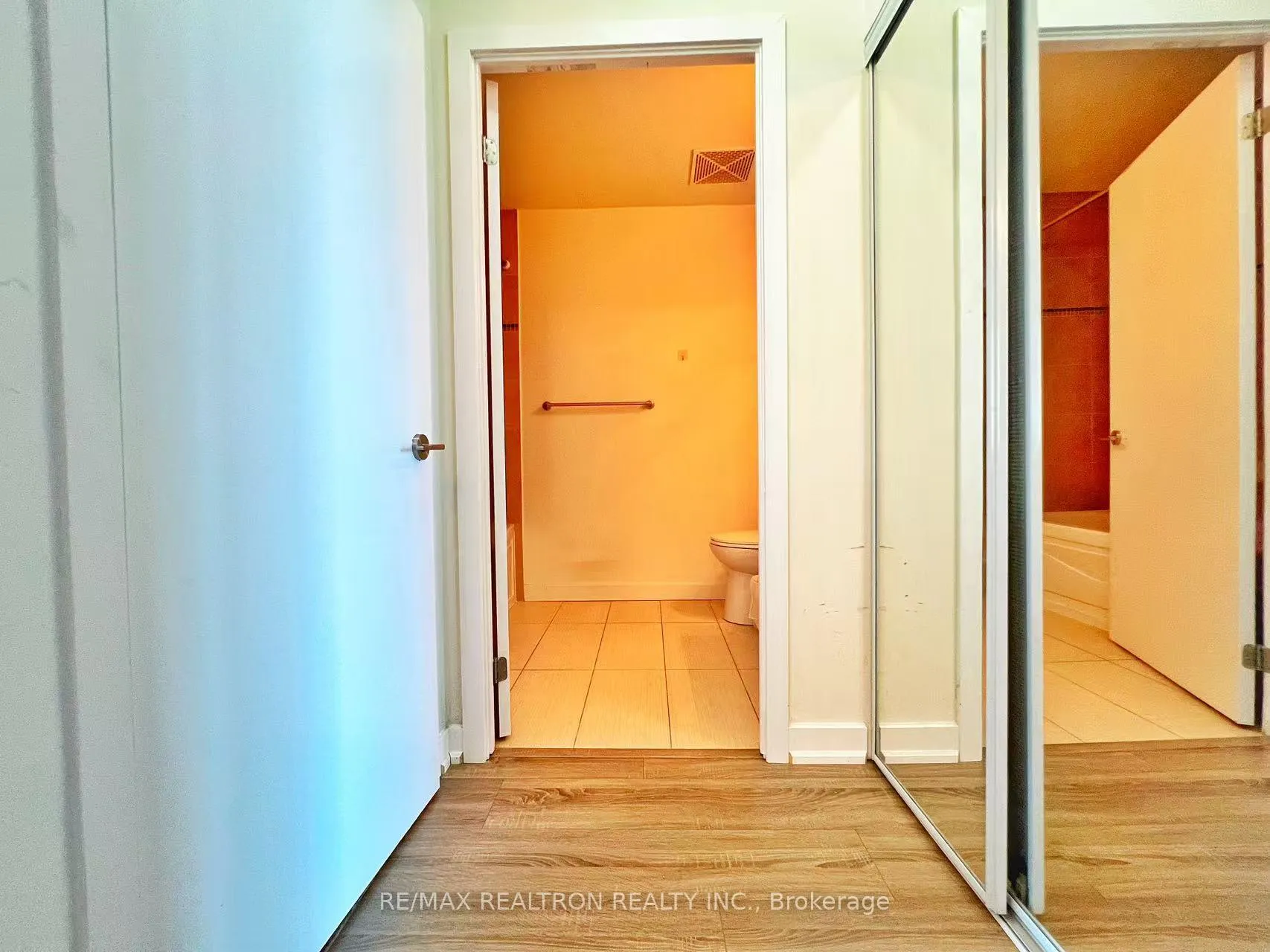 Photo 5 of Unit 2809, 18 Harbour Street, Toronto, Waterfront Communities — HOMEH
