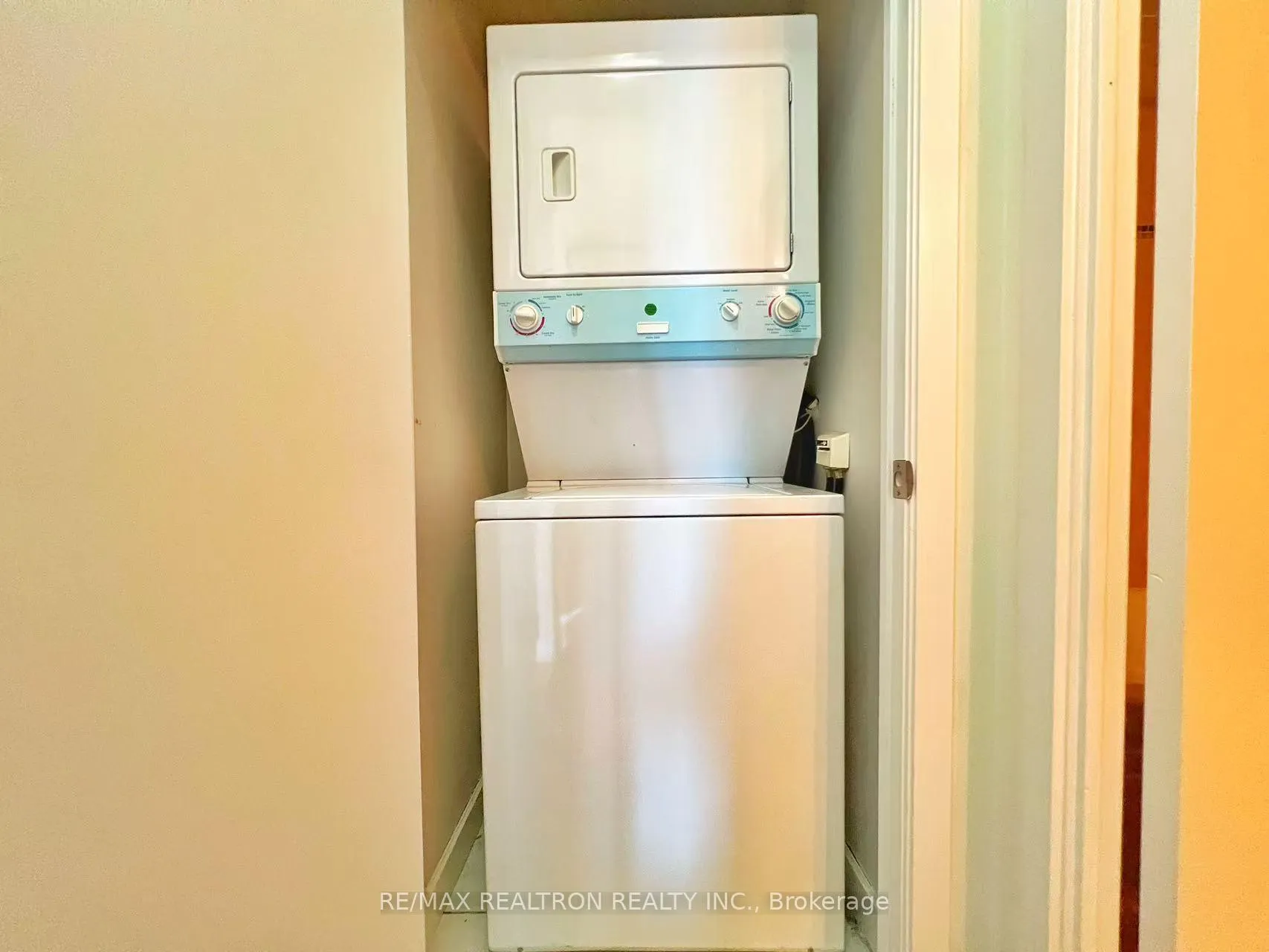 Photo 6 of Unit 2809, 18 Harbour Street, Toronto, Waterfront Communities — HOMEH