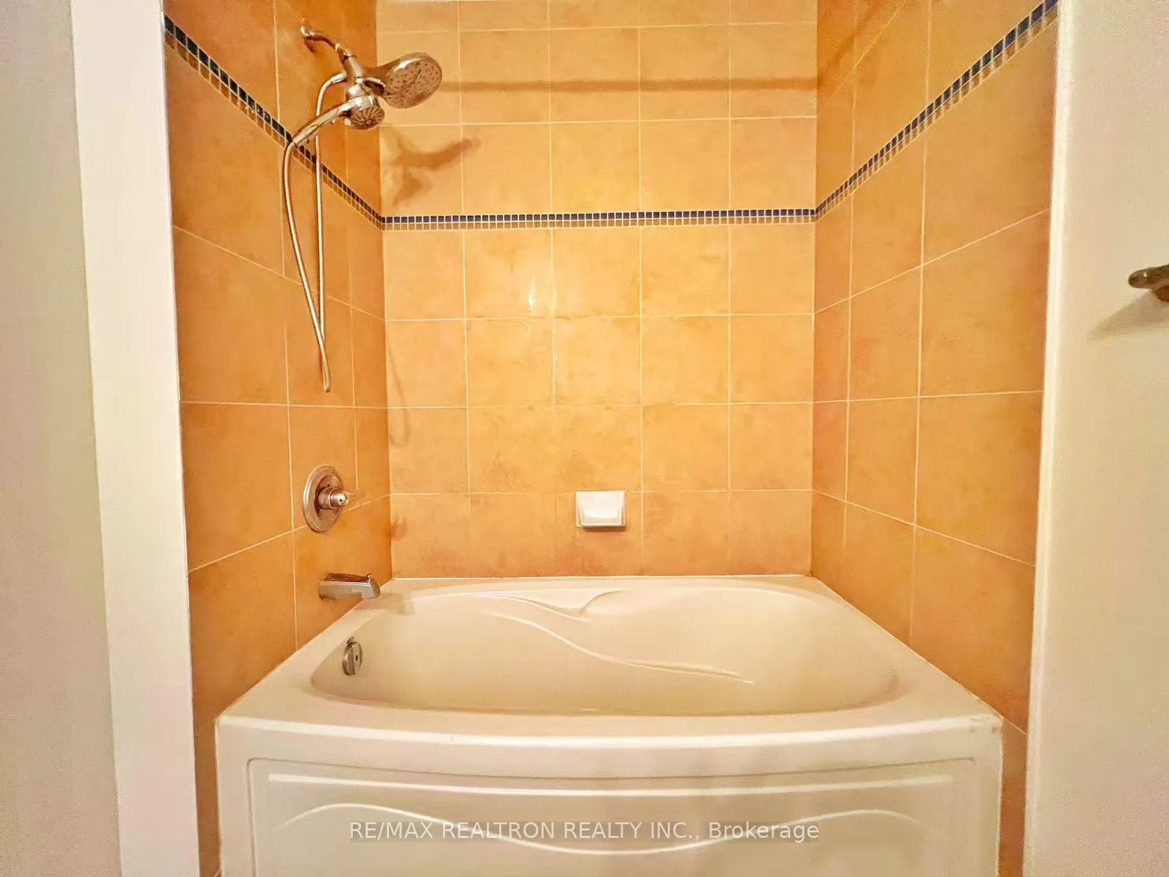 Photo 8 of Unit 2809, 18 Harbour Street, Toronto, Waterfront Communities — HOMEH