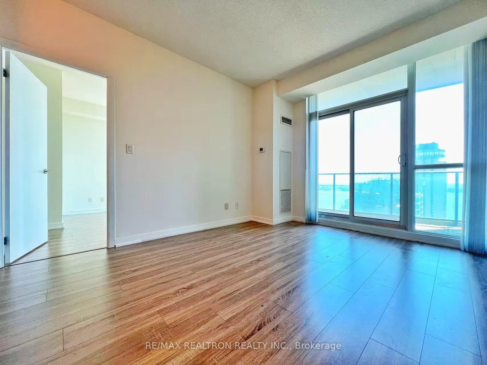 Photo 9 of Unit 2809, 18 Harbour Street, Toronto, Waterfront Communities — HOMEH