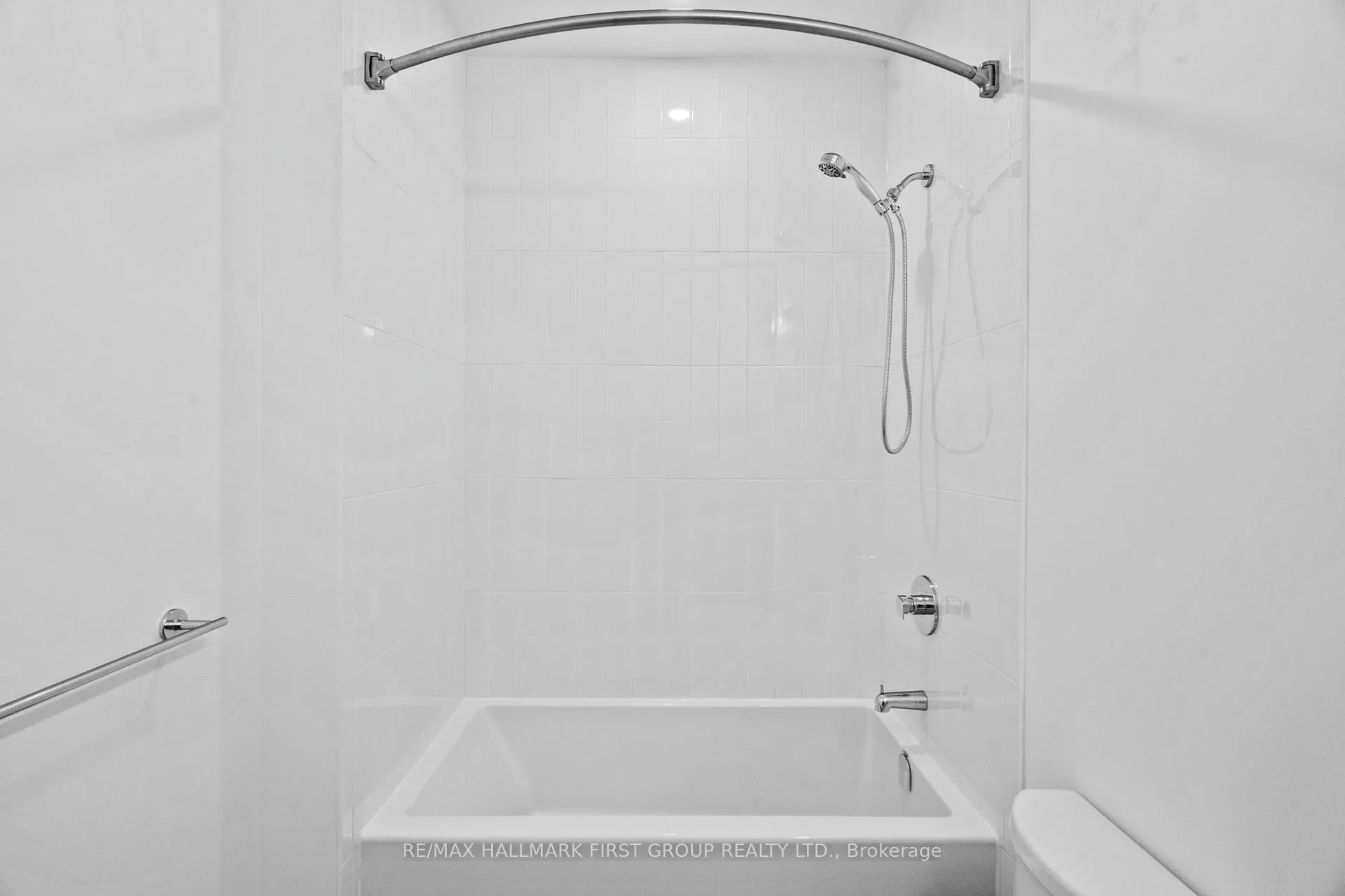 Photo 20 of Unit 107, 385 Arctic Red Drive, Oshawa, Windfields — HOMEH