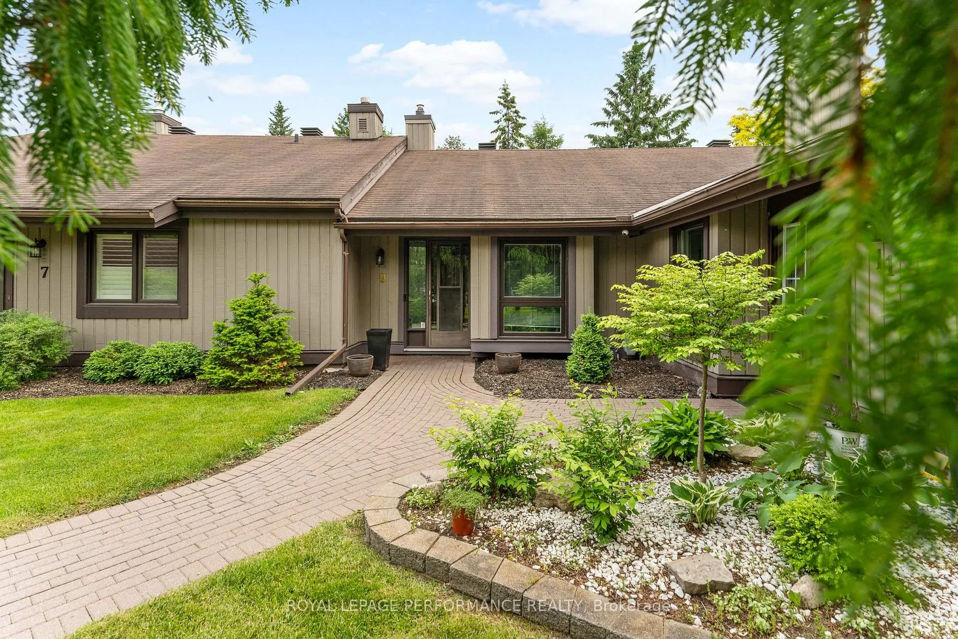 Photo 2 of 9 Plainfield Court, Ottawa, Stittsville (Central) — HOMEH