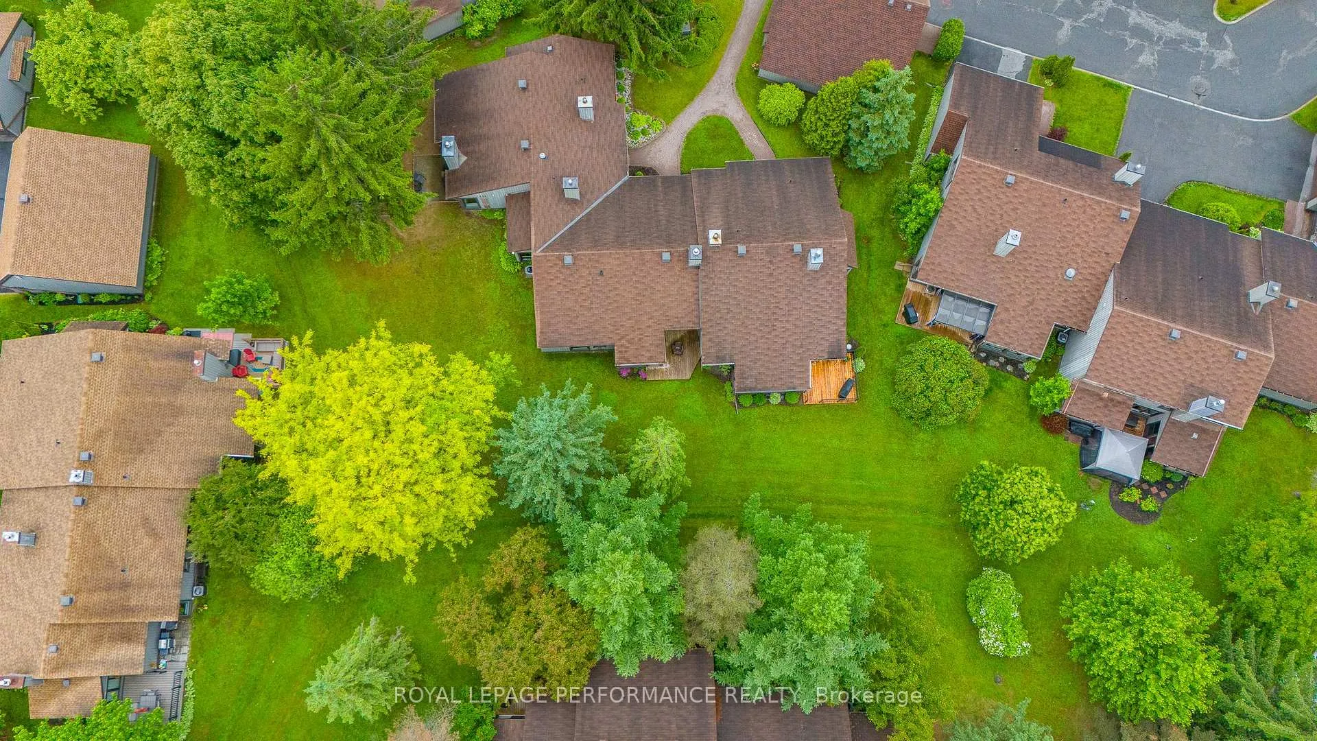 Photo 3 of 9 Plainfield Court, Ottawa, Stittsville (Central) — HOMEH