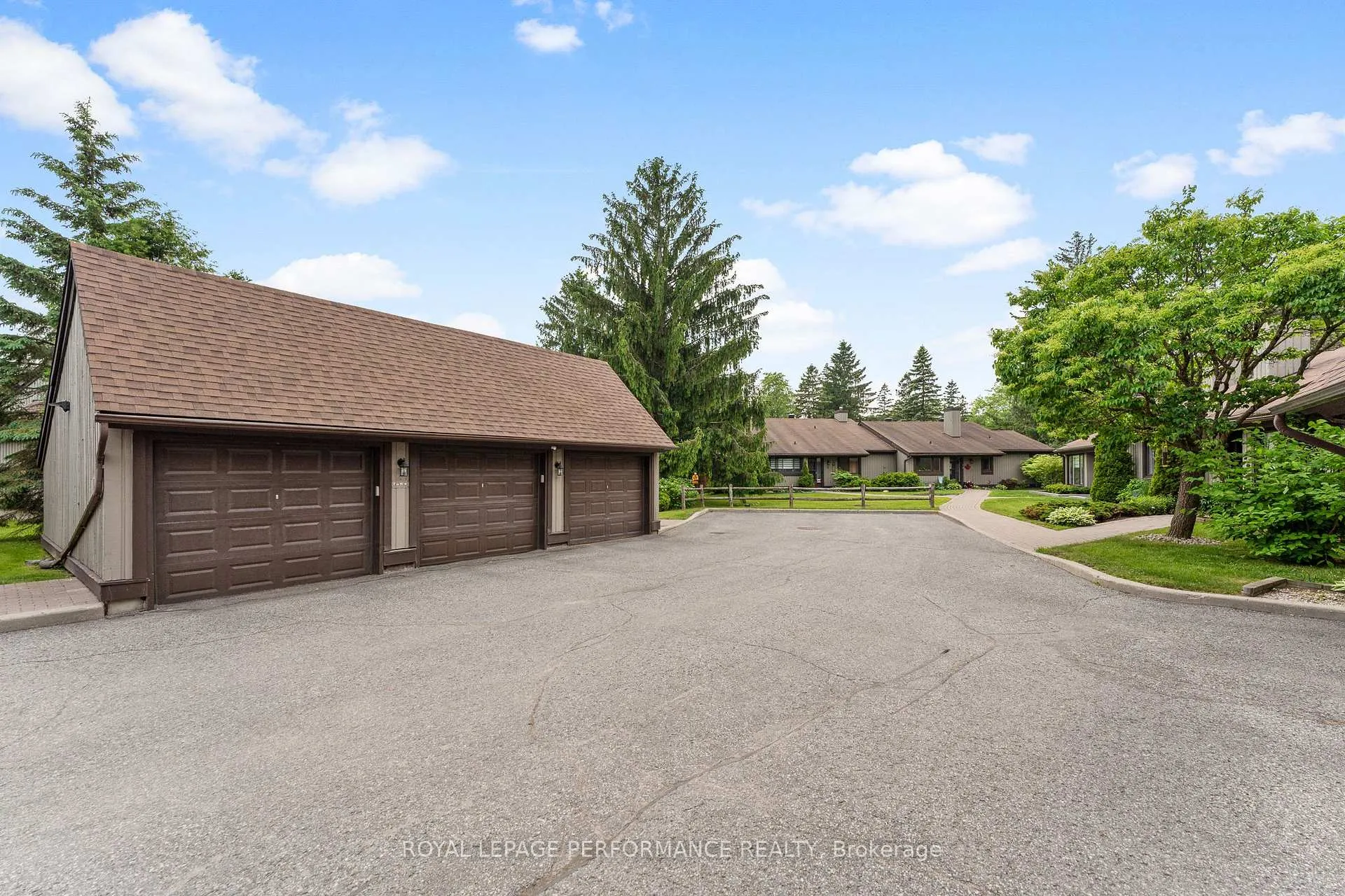 Photo 4 of 9 Plainfield Court, Ottawa, Stittsville (Central) — HOMEH