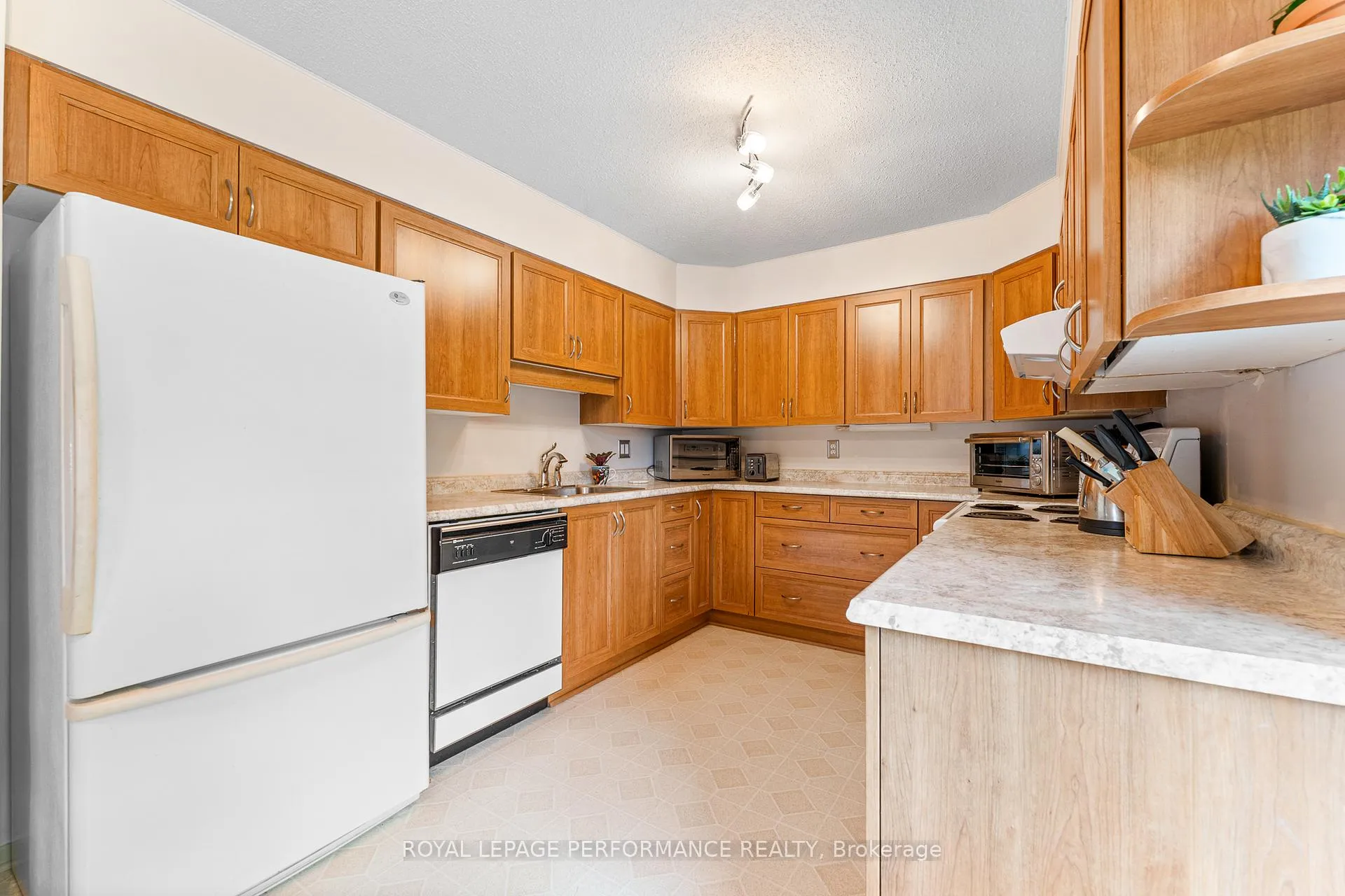 Photo 18 of 9 Plainfield Court, Ottawa, Stittsville (Central) — HOMEH
