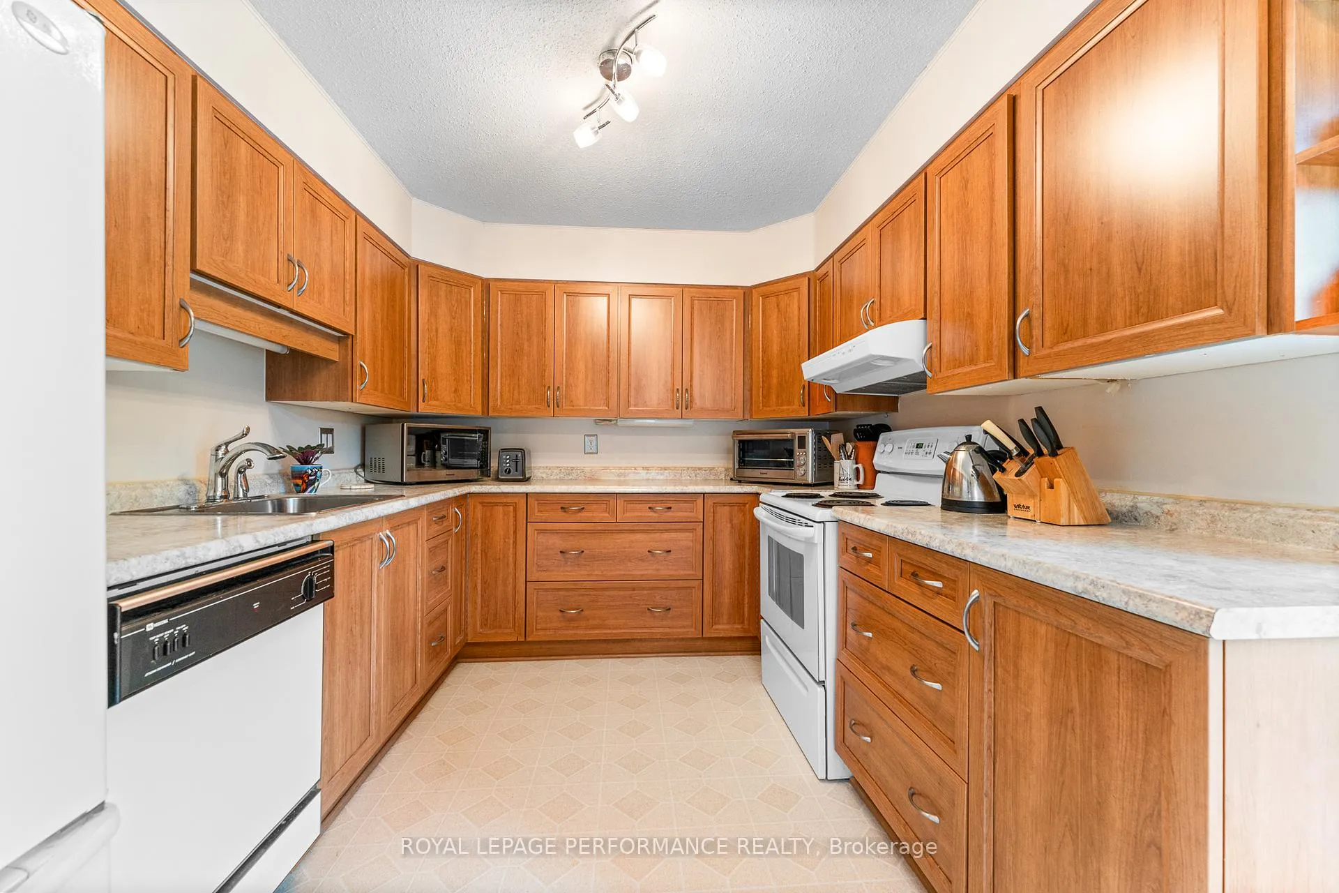 Photo 19 of 9 Plainfield Court, Ottawa, Stittsville (Central) — HOMEH