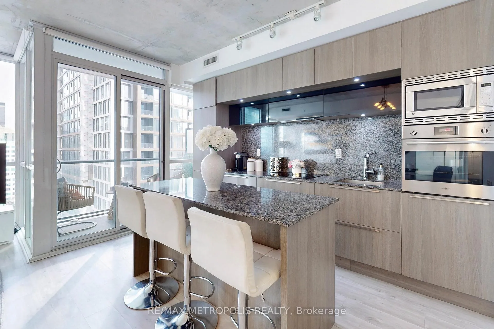 Photo 7 of Unit 3103, 88 Blue Jays Way, Toronto, Waterfront Communities — HOMEH