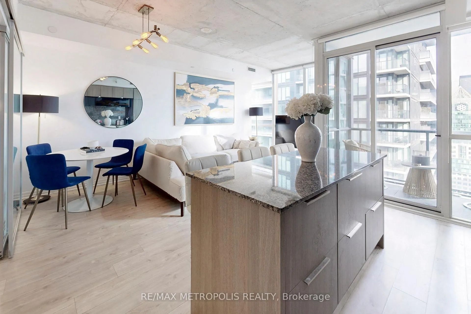 Photo 9 of Unit 3103, 88 Blue Jays Way, Toronto, Waterfront Communities — HOMEH