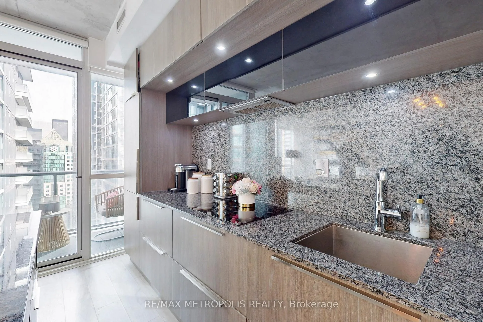 Photo 10 of Unit 3103, 88 Blue Jays Way, Toronto, Waterfront Communities — HOMEH