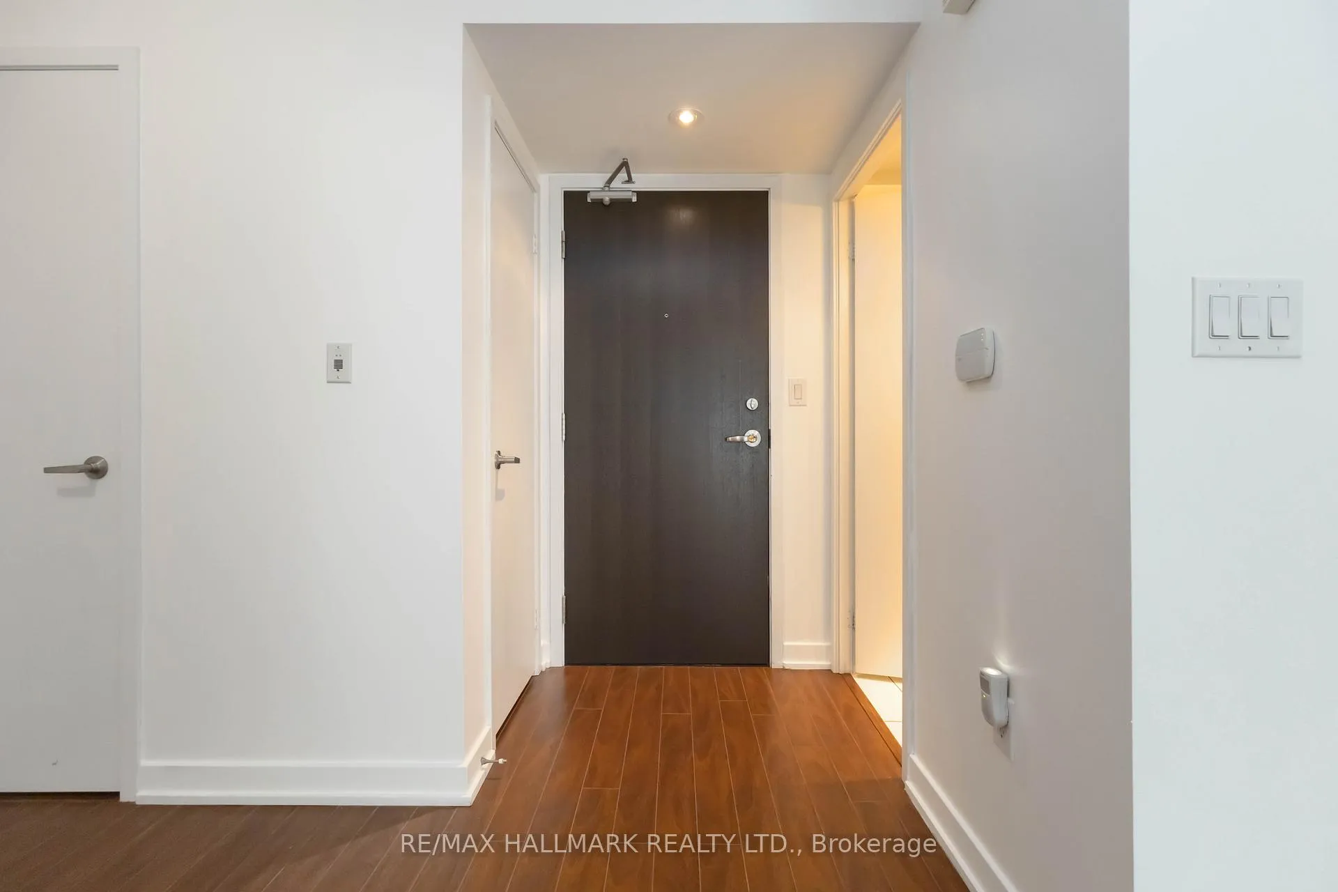Photo 5 of Unit 611, 8 Telegram Mews, Toronto, Waterfront Communities — HOMEH