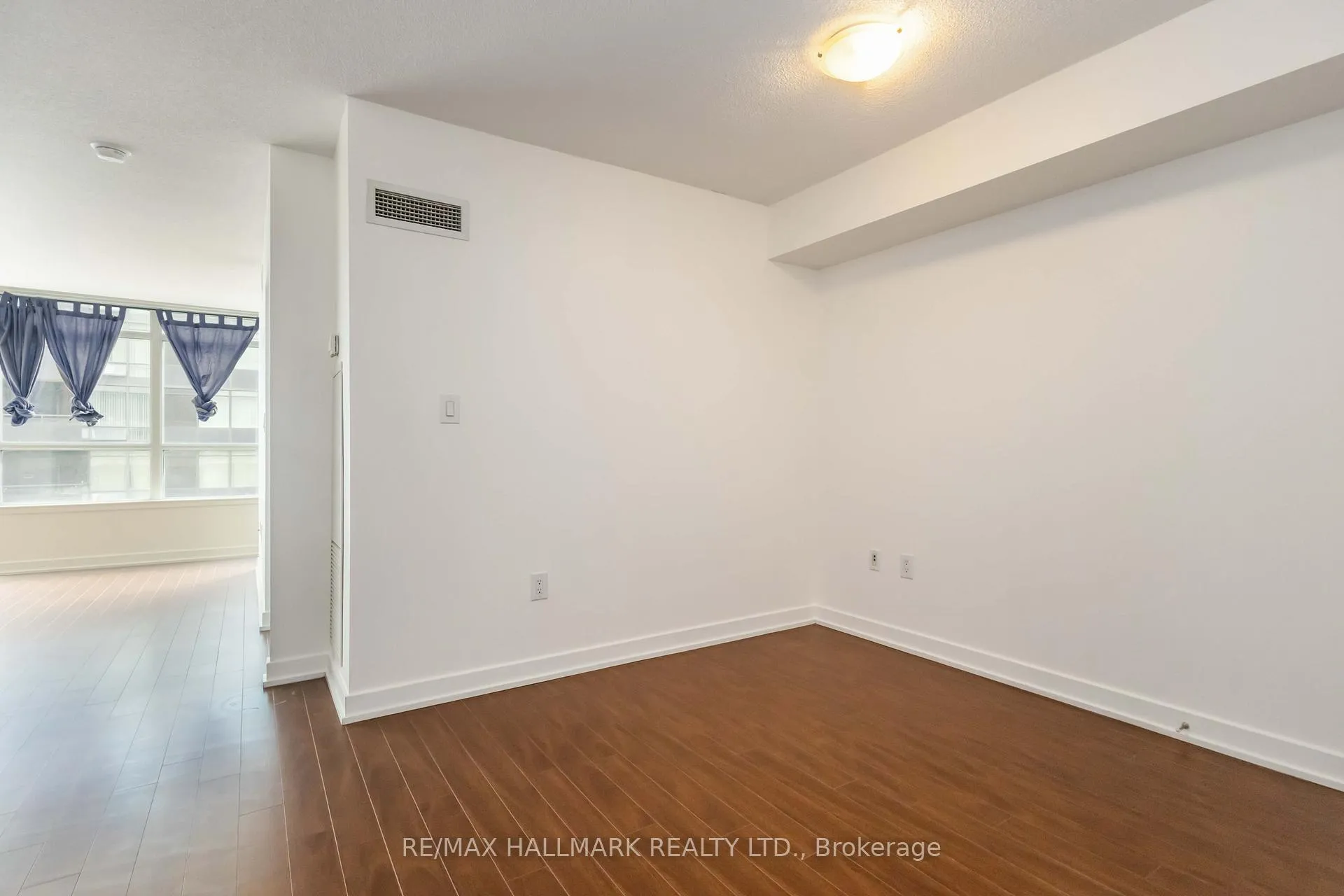 Photo 6 of Unit 611, 8 Telegram Mews, Toronto, Waterfront Communities — HOMEH