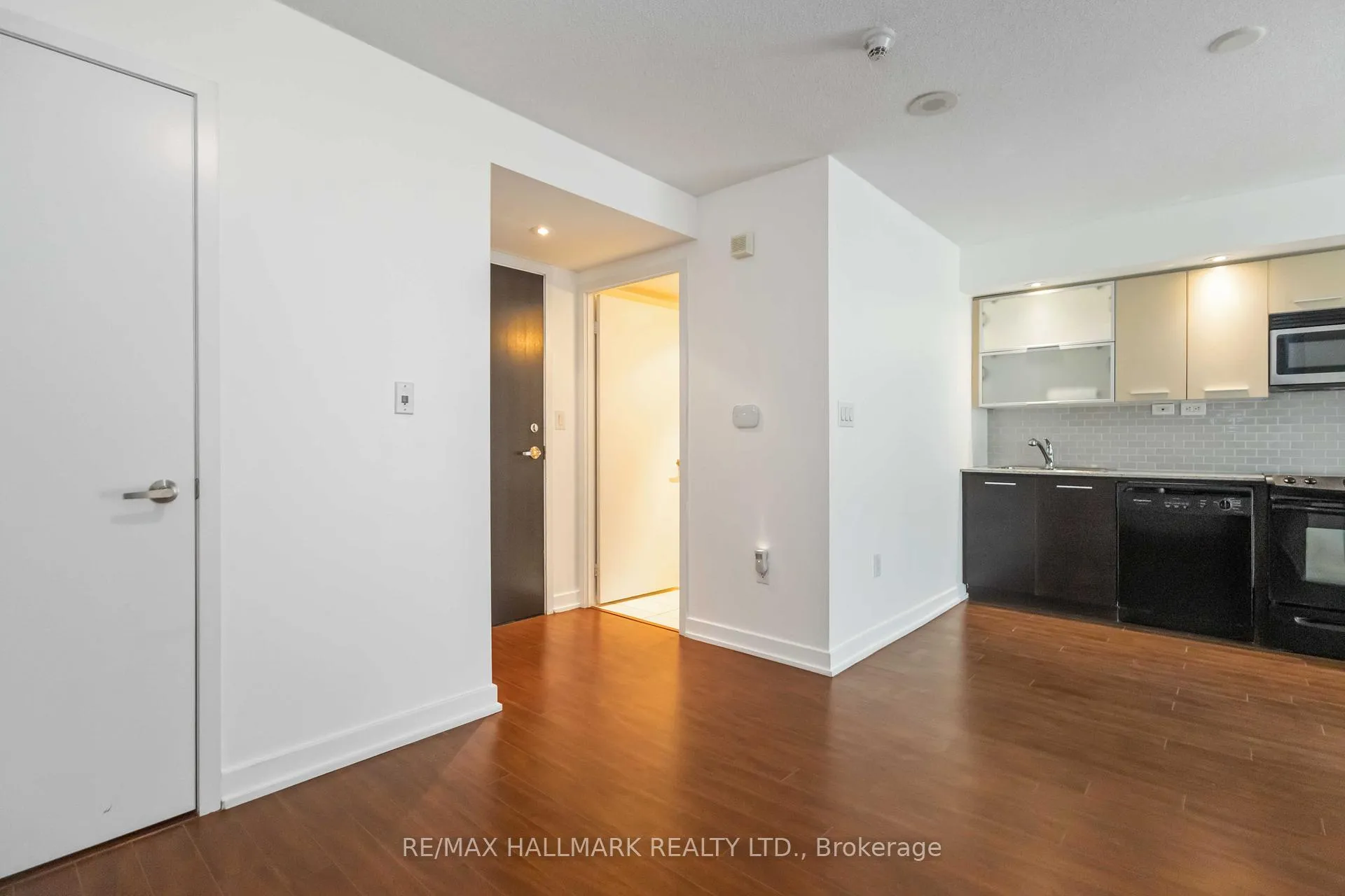 Photo 7 of Unit 611, 8 Telegram Mews, Toronto, Waterfront Communities — HOMEH