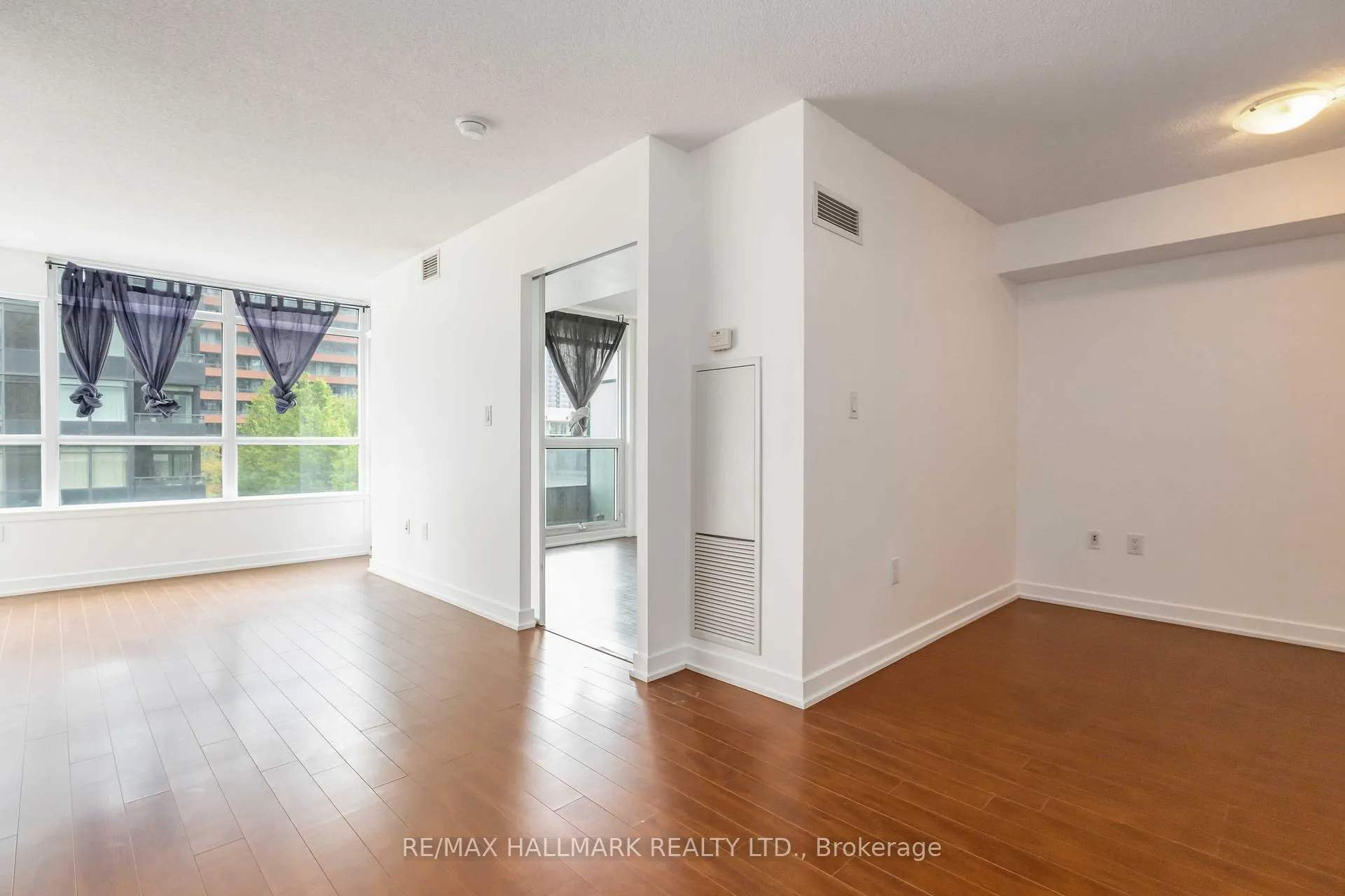 Photo 10 of Unit 611, 8 Telegram Mews, Toronto, Waterfront Communities — HOMEH