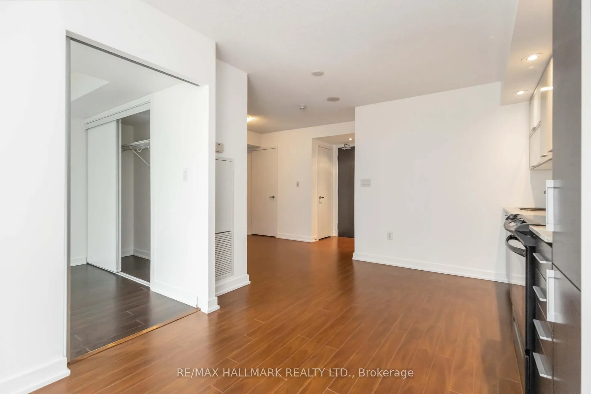 Photo 11 of Unit 611, 8 Telegram Mews, Toronto, Waterfront Communities — HOMEH