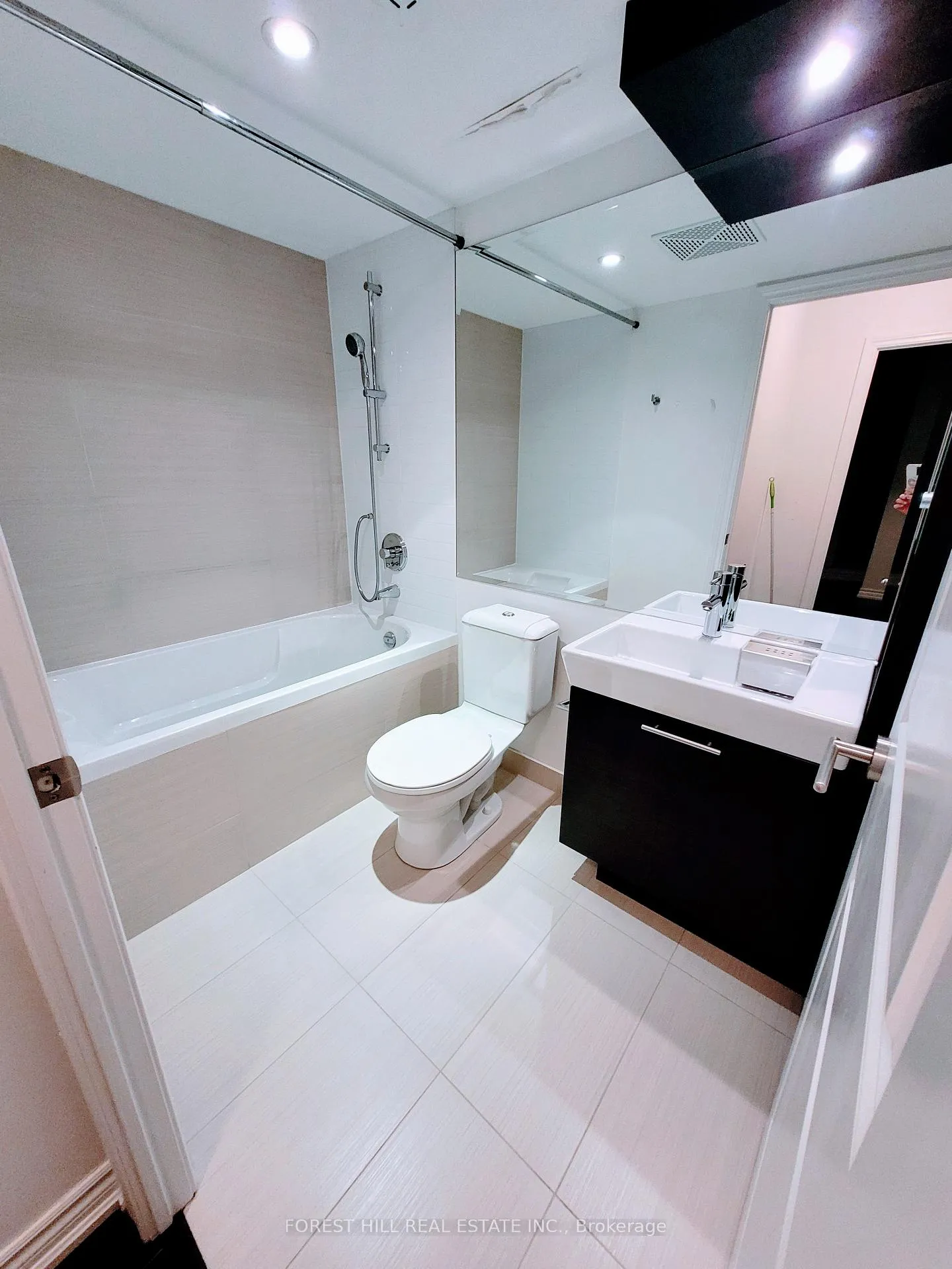 Photo 7 of Unit 5514, 386 Yonge Street, Toronto, Bay Street Corridor — HOMEH