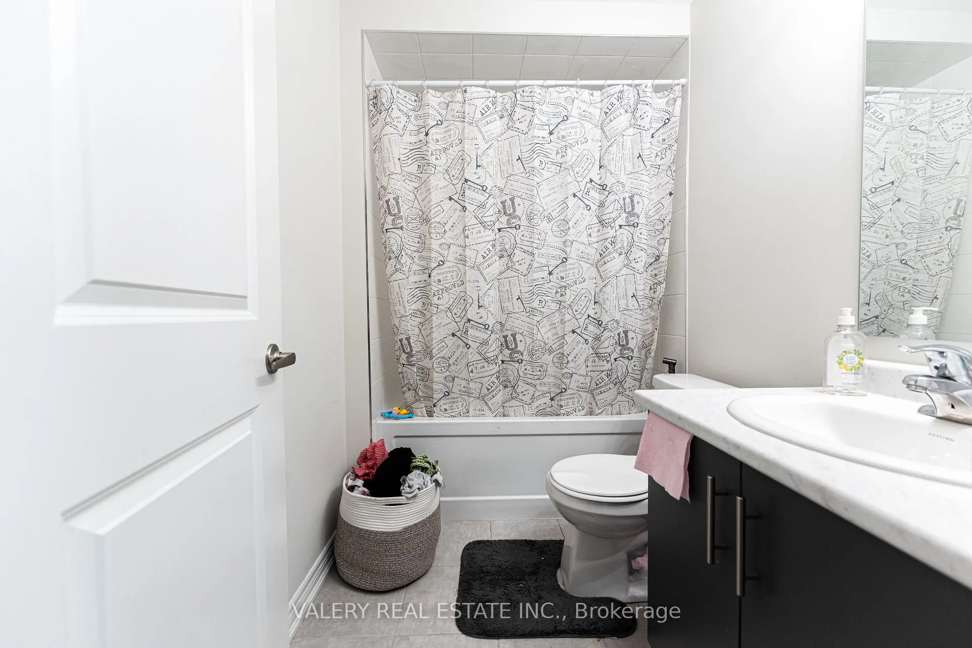 Photo 11 of Unit 44, 40 Zinfandel Drive, Hamilton, Winona — HOMEH
