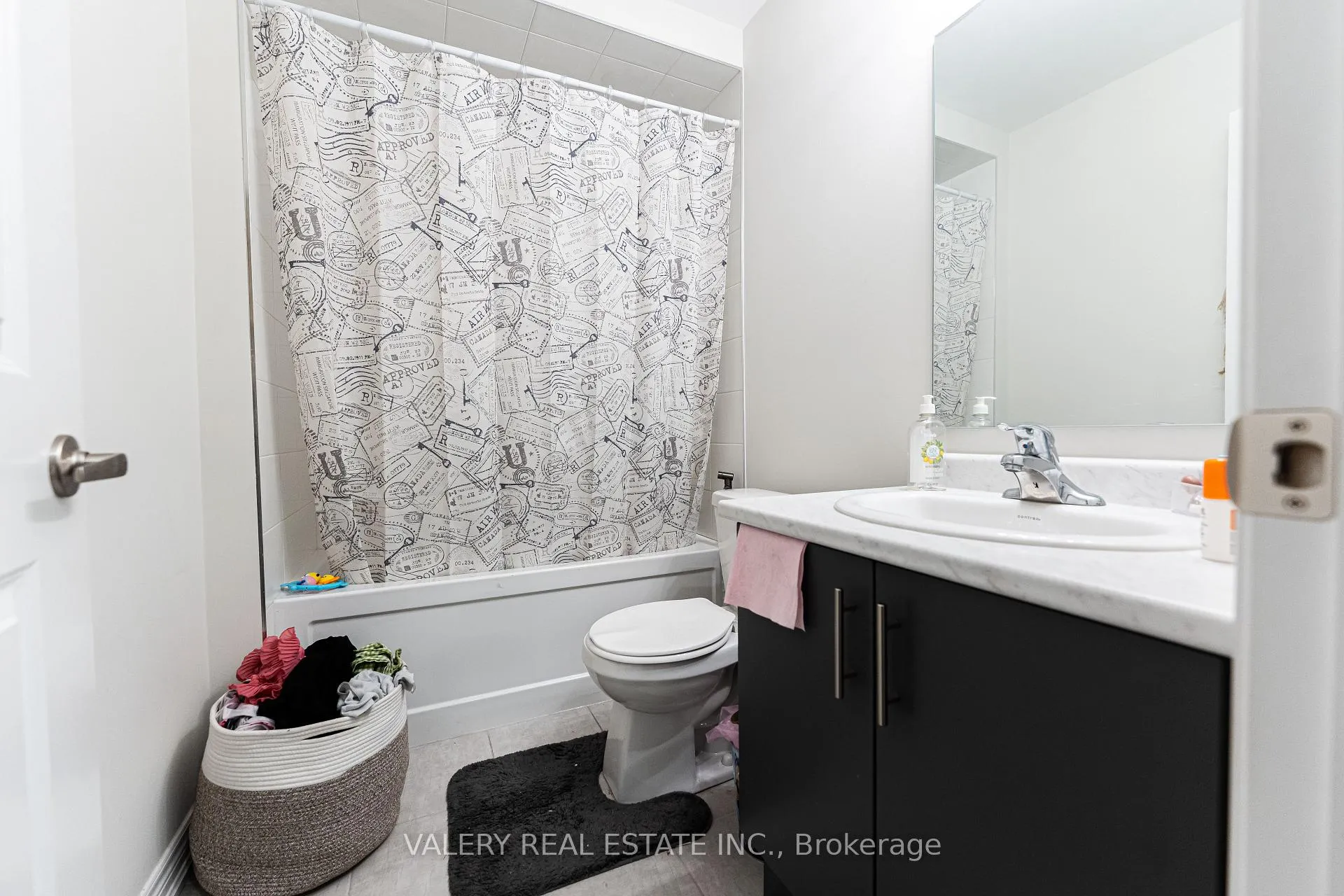 Photo 13 of Unit 44, 40 Zinfandel Drive, Hamilton, Winona — HOMEH