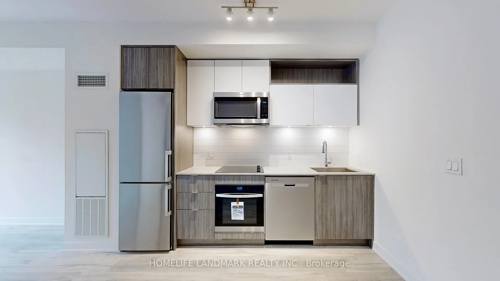 Photo 5 of Unit LPH2912, 70 princess Street, Toronto, Waterfront Communities — HOMEH