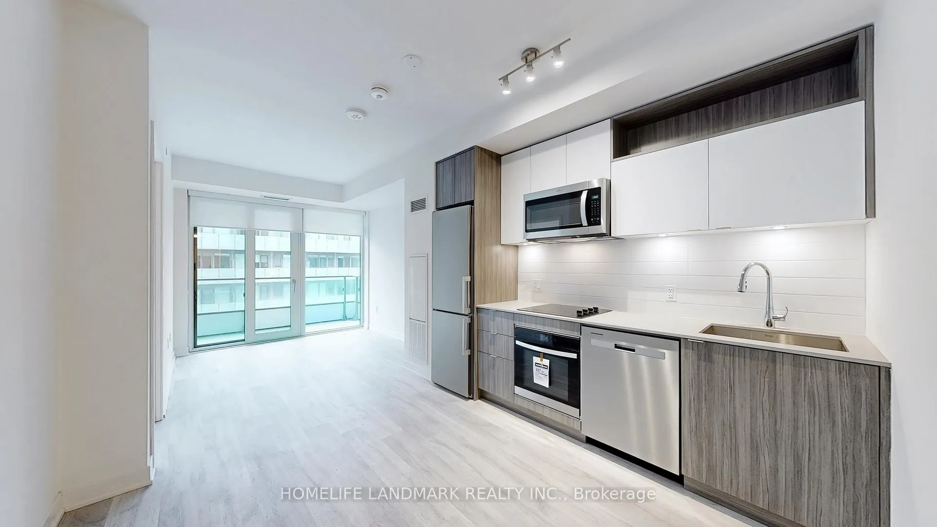 Photo 6 of Unit LPH2912, 70 princess Street, Toronto, Waterfront Communities — HOMEH