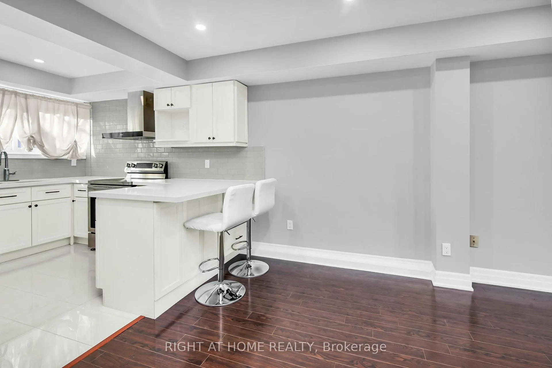 Photo 2 of Unit 13, 2716 St Clair Avenue E, Toronto, O'Connor-Parkview — HOMEH