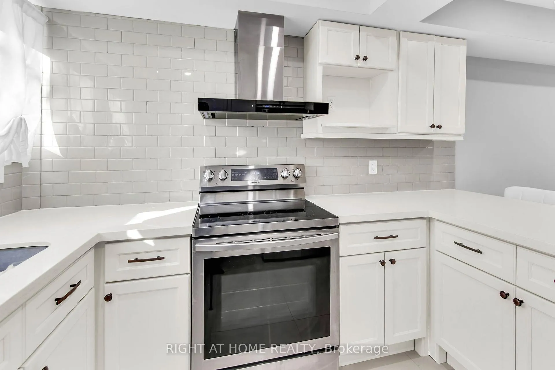 Photo 6 of Unit 13, 2716 St Clair Avenue E, Toronto, O'Connor-Parkview — HOMEH