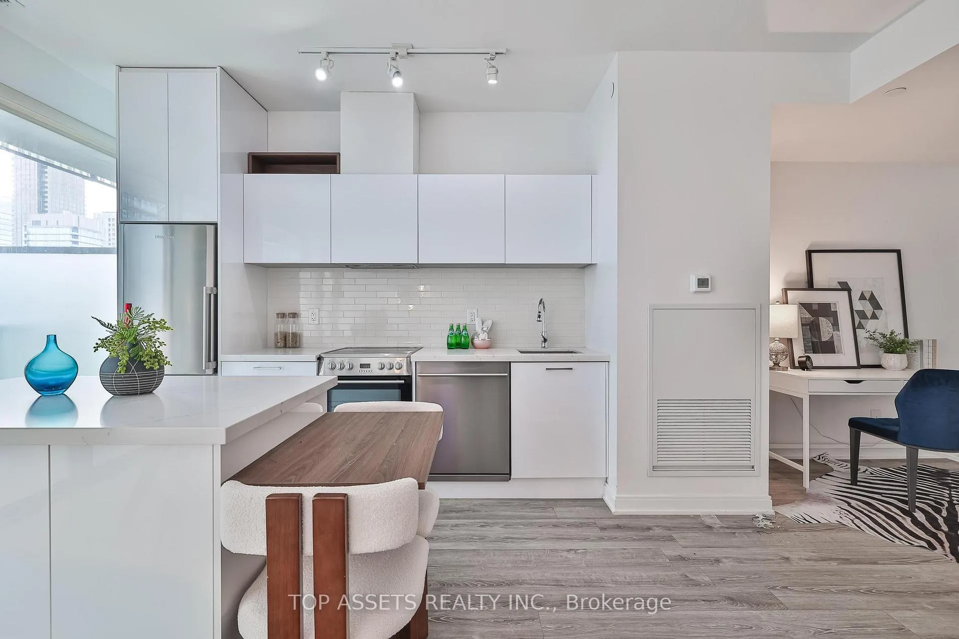 Photo 18 of Unit 3707, 50 Charles Street E, Toronto, Church-Yonge Corridor — HOMEH