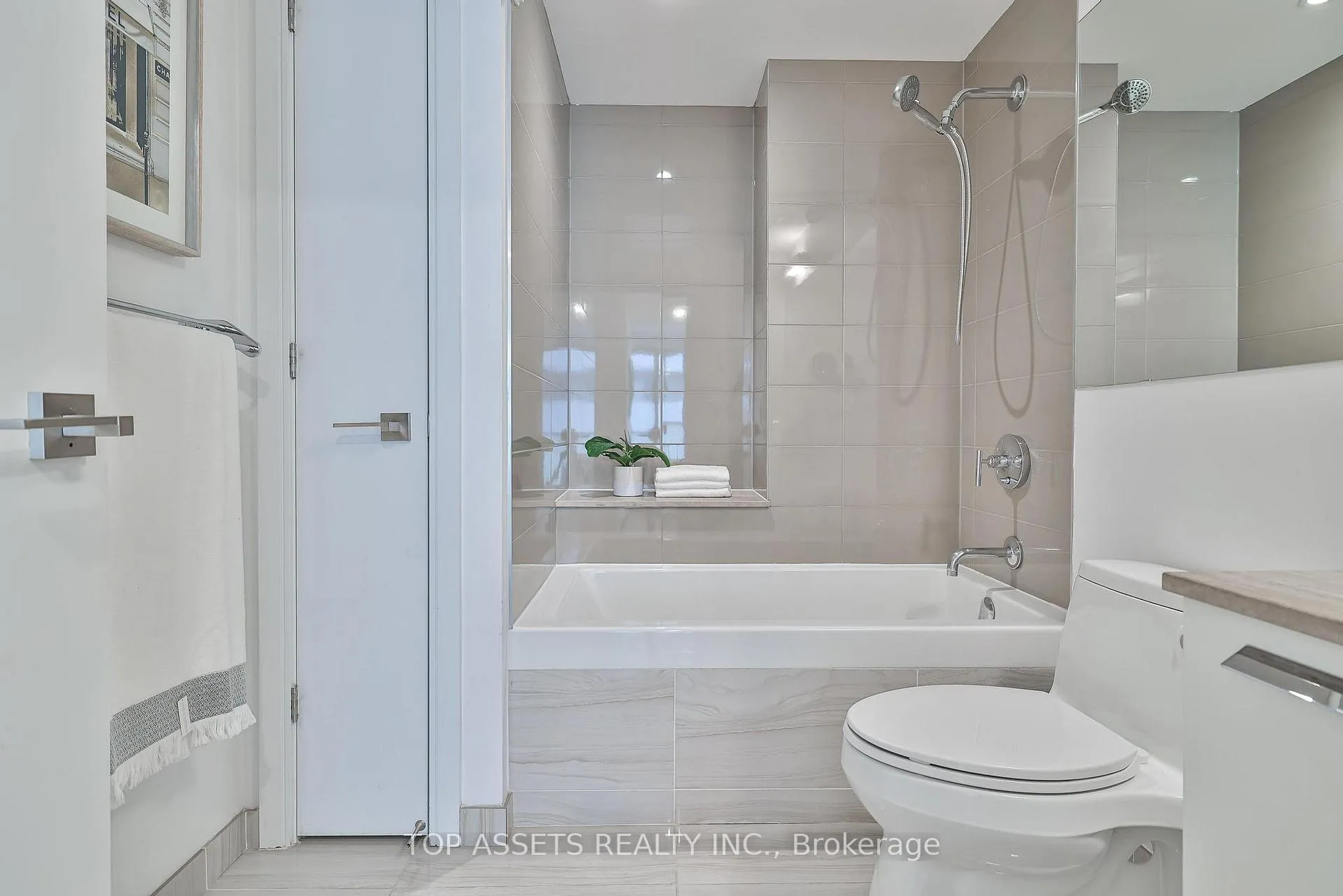 Photo 31 of Unit 3707, 50 Charles Street E, Toronto, Church-Yonge Corridor — HOMEH