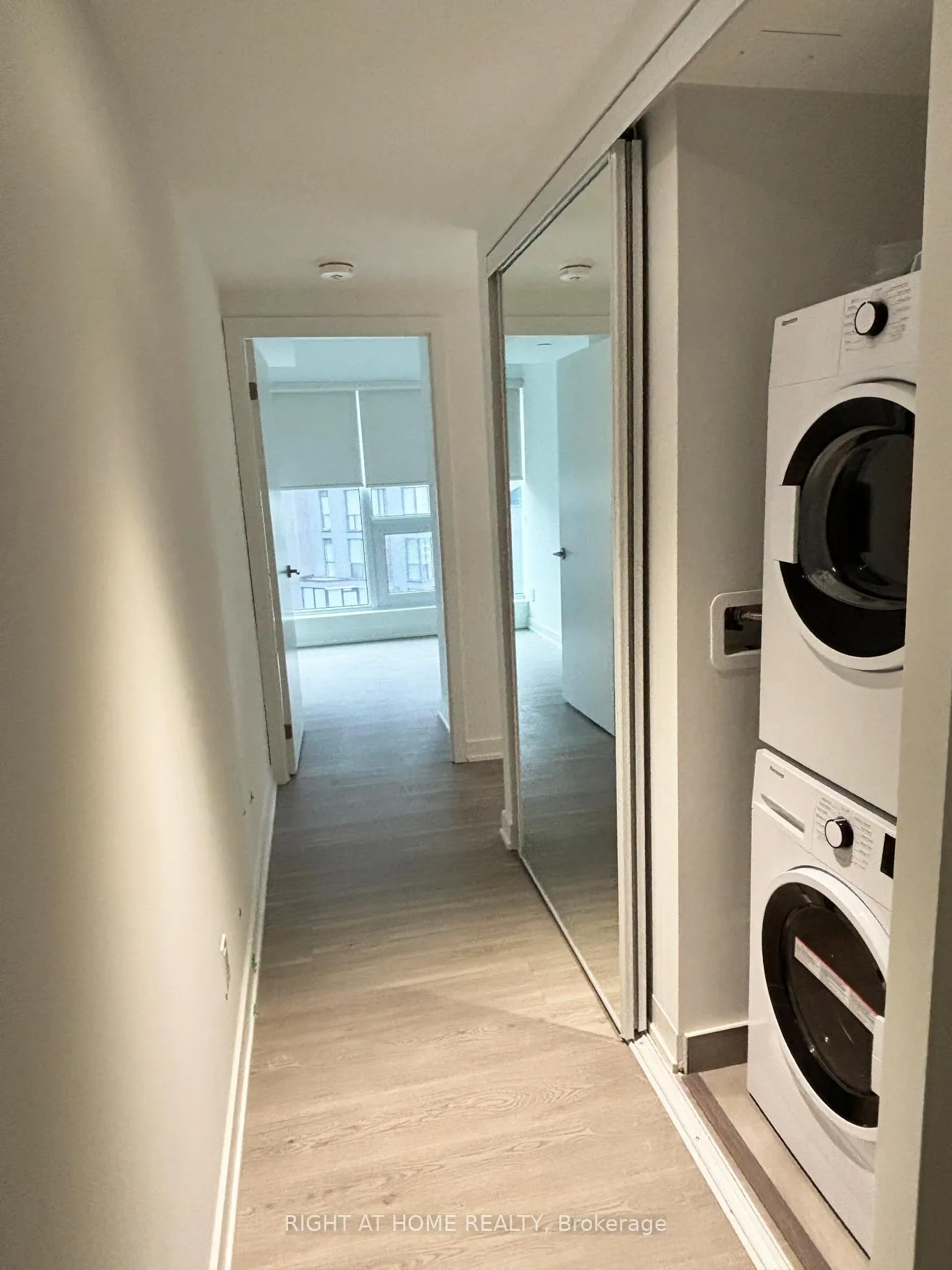 Photo 2 of Unit 2903, 8 Wellesley Street W, Toronto, Bay Street Corridor — HOMEH