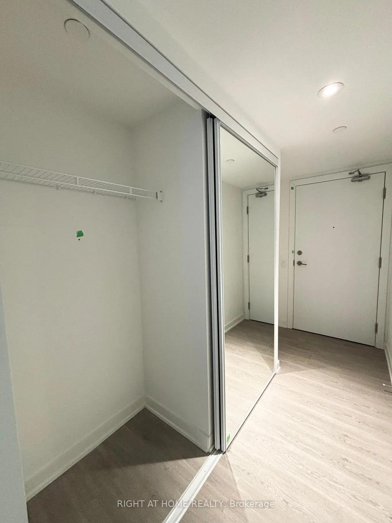 Photo 5 of Unit 2903, 8 Wellesley Street W, Toronto, Bay Street Corridor — HOMEH