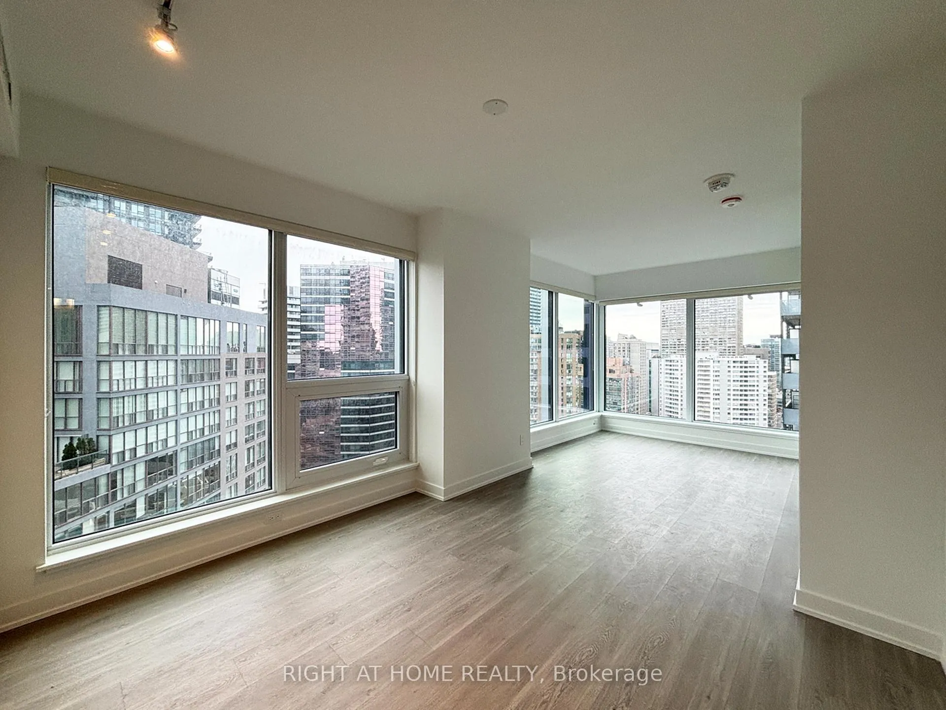 Photo 8 of Unit 2903, 8 Wellesley Street W, Toronto, Bay Street Corridor — HOMEH