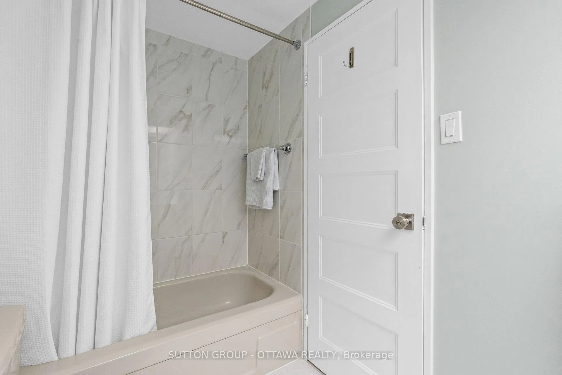 Photo 7 of 3360 Southgate Road, Ottawa, South Keys — HOMEH