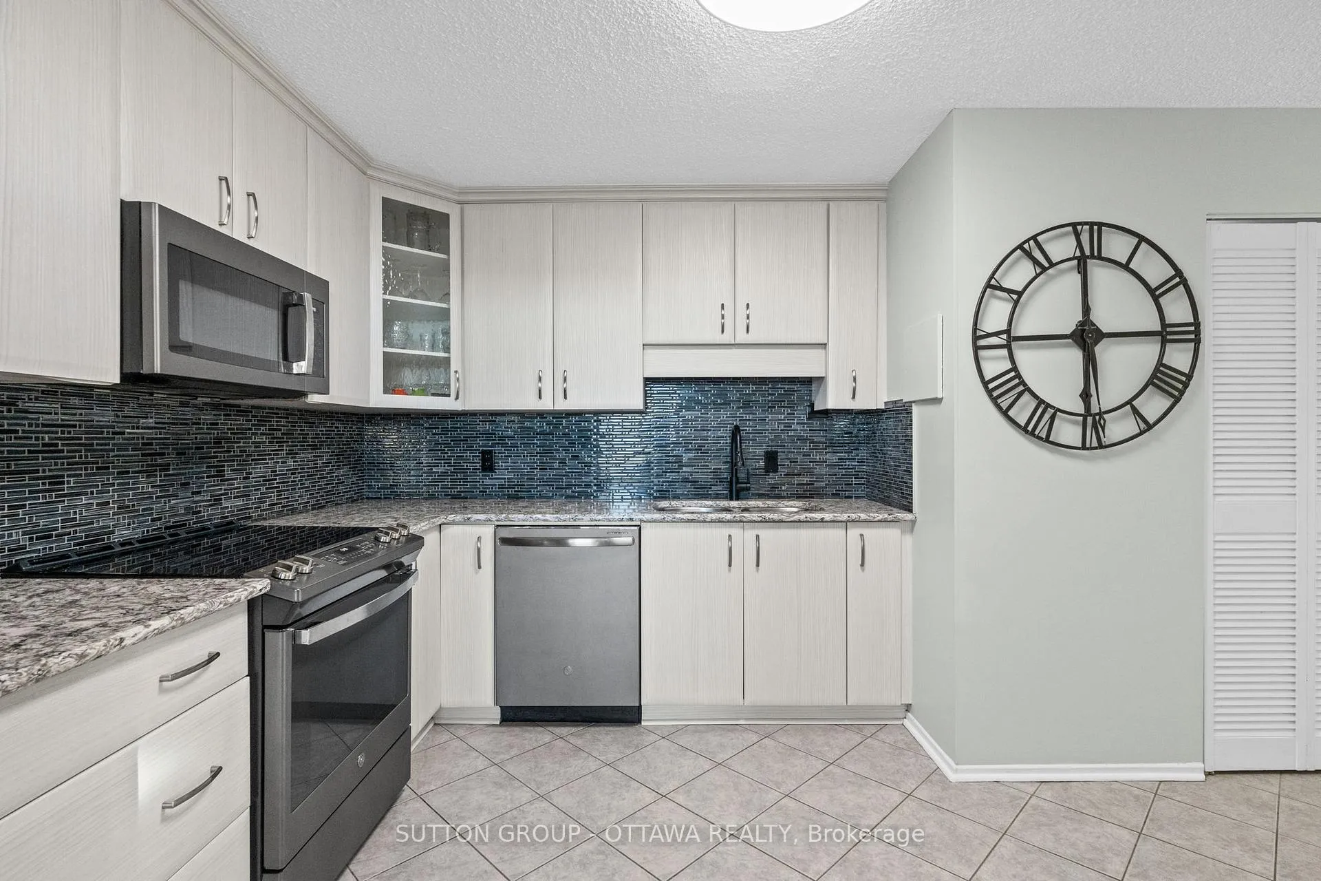 Photo 10 of 3360 Southgate Road, Ottawa, South Keys — HOMEH