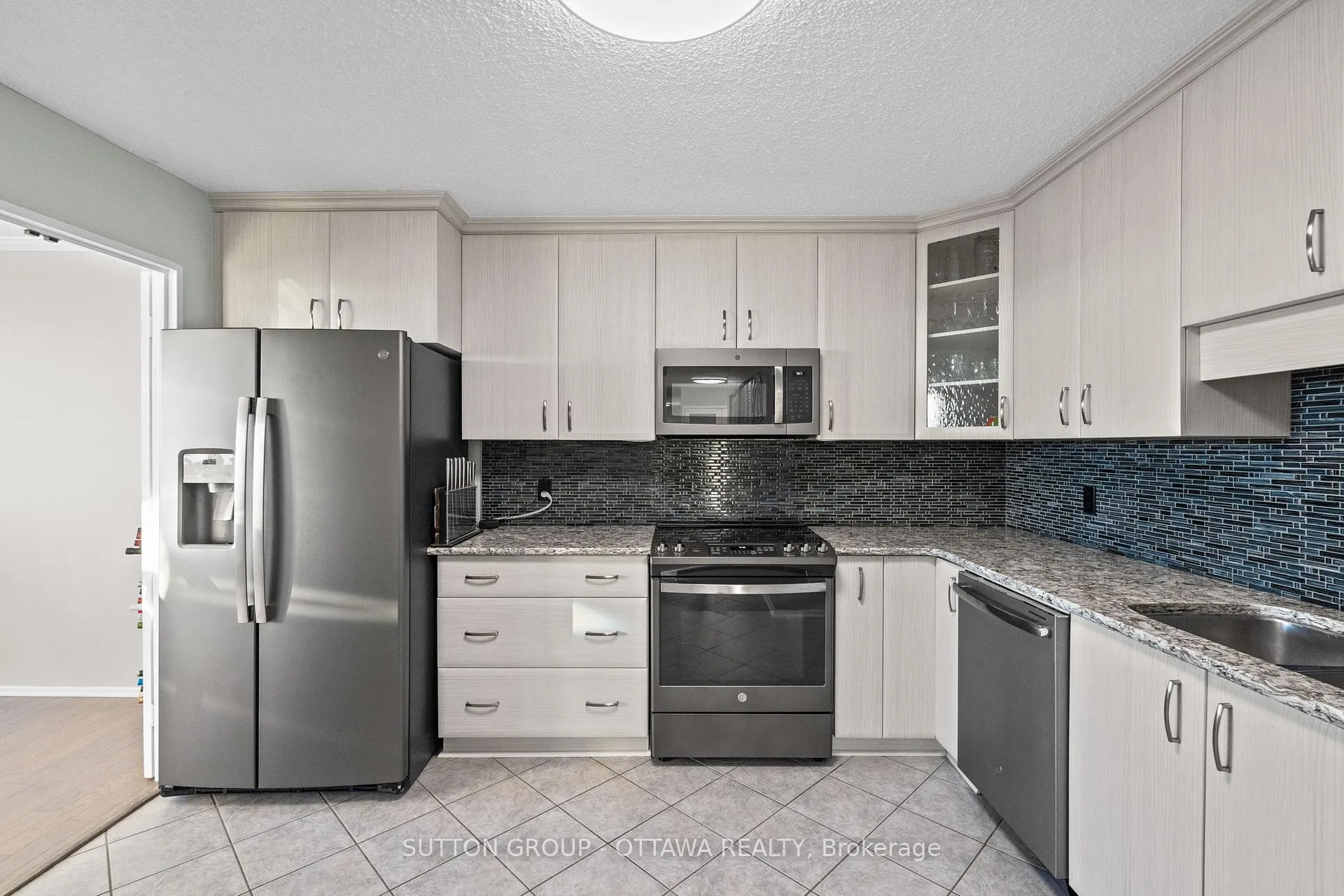 Photo 11 of 3360 Southgate Road, Ottawa, South Keys — HOMEH
