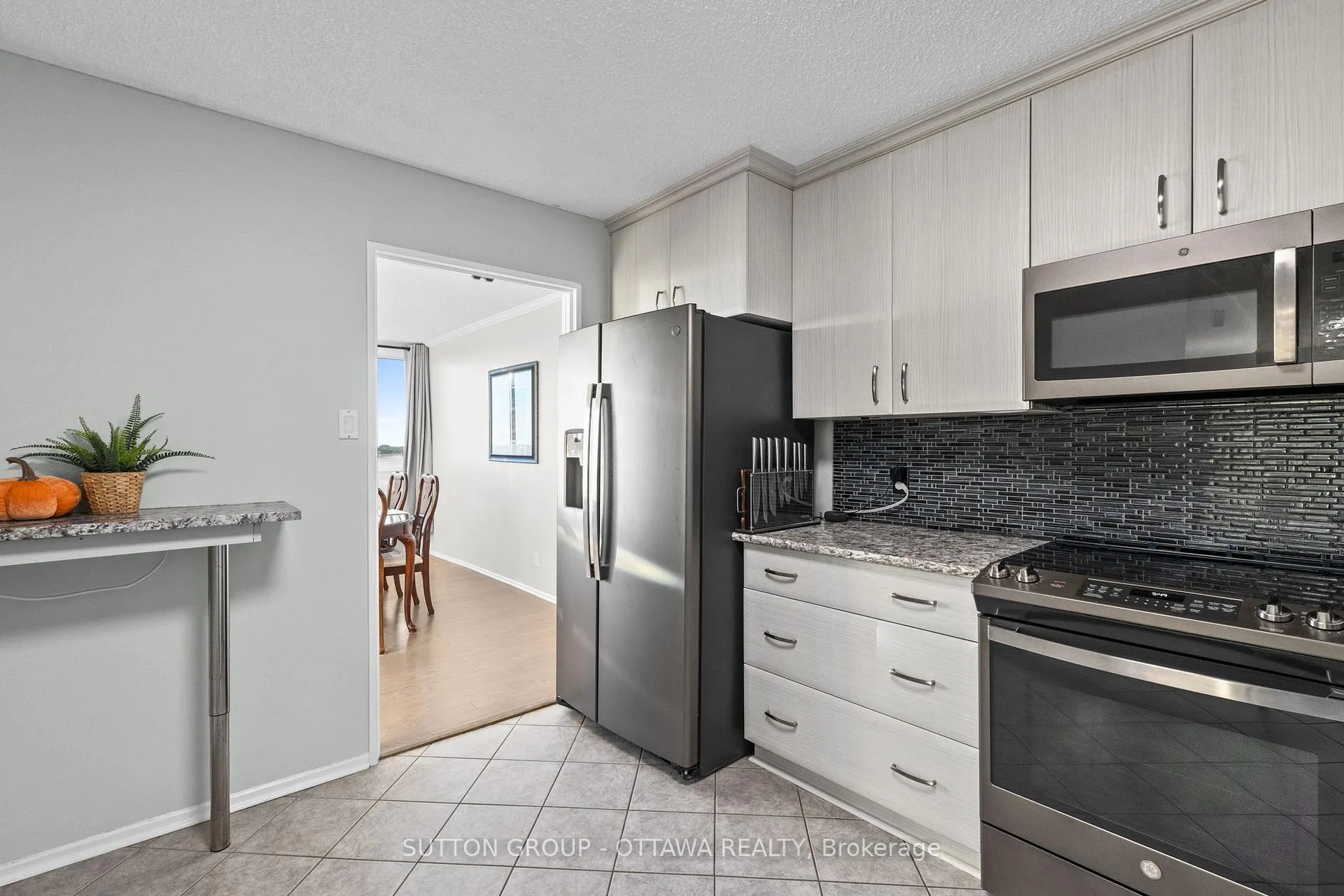 Photo 13 of 3360 Southgate Road, Ottawa, South Keys — HOMEH