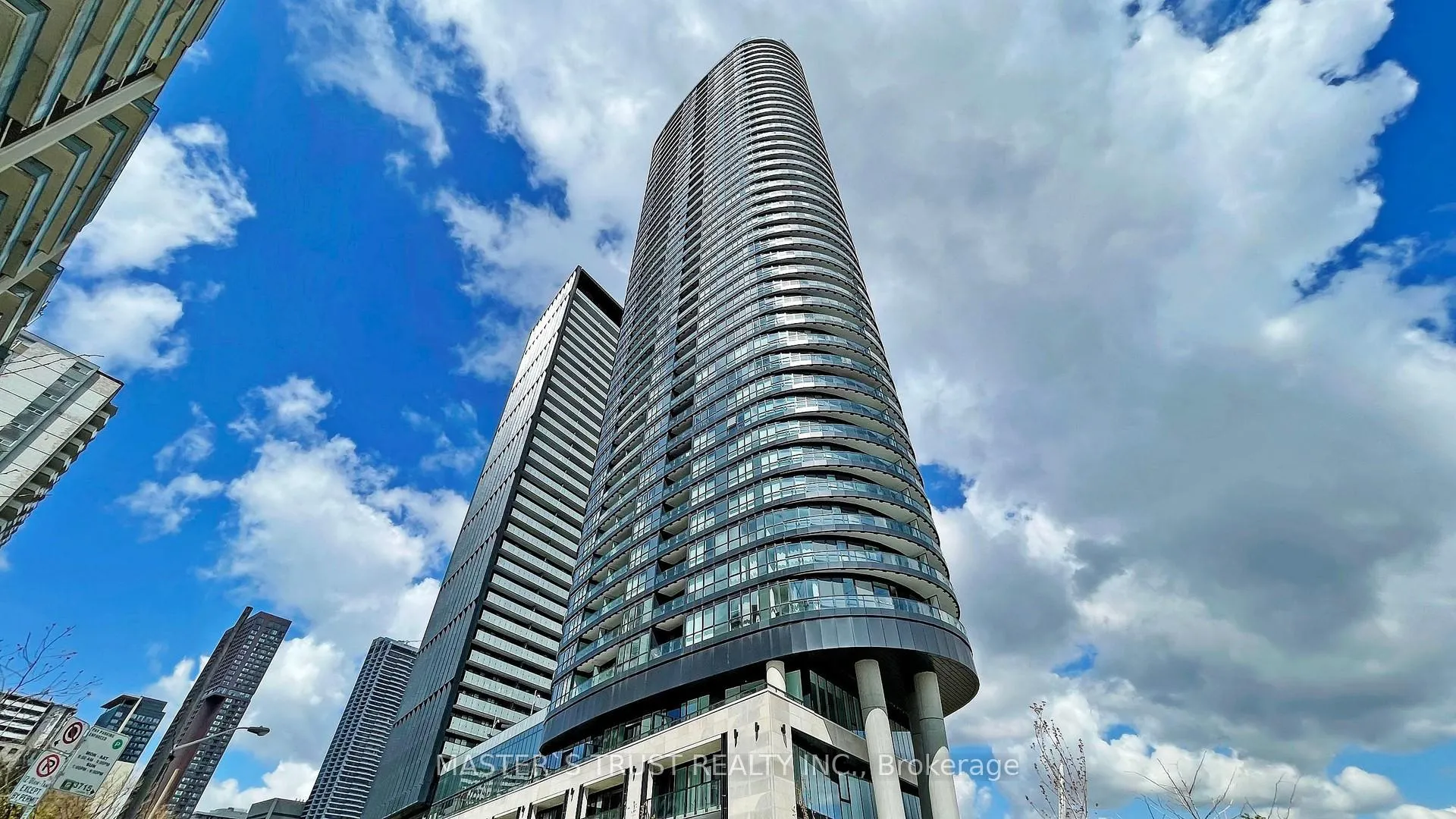 Photo 2 of Unit 720, 585 Bloor Street E, Toronto, North St. James Town — HOMEH
