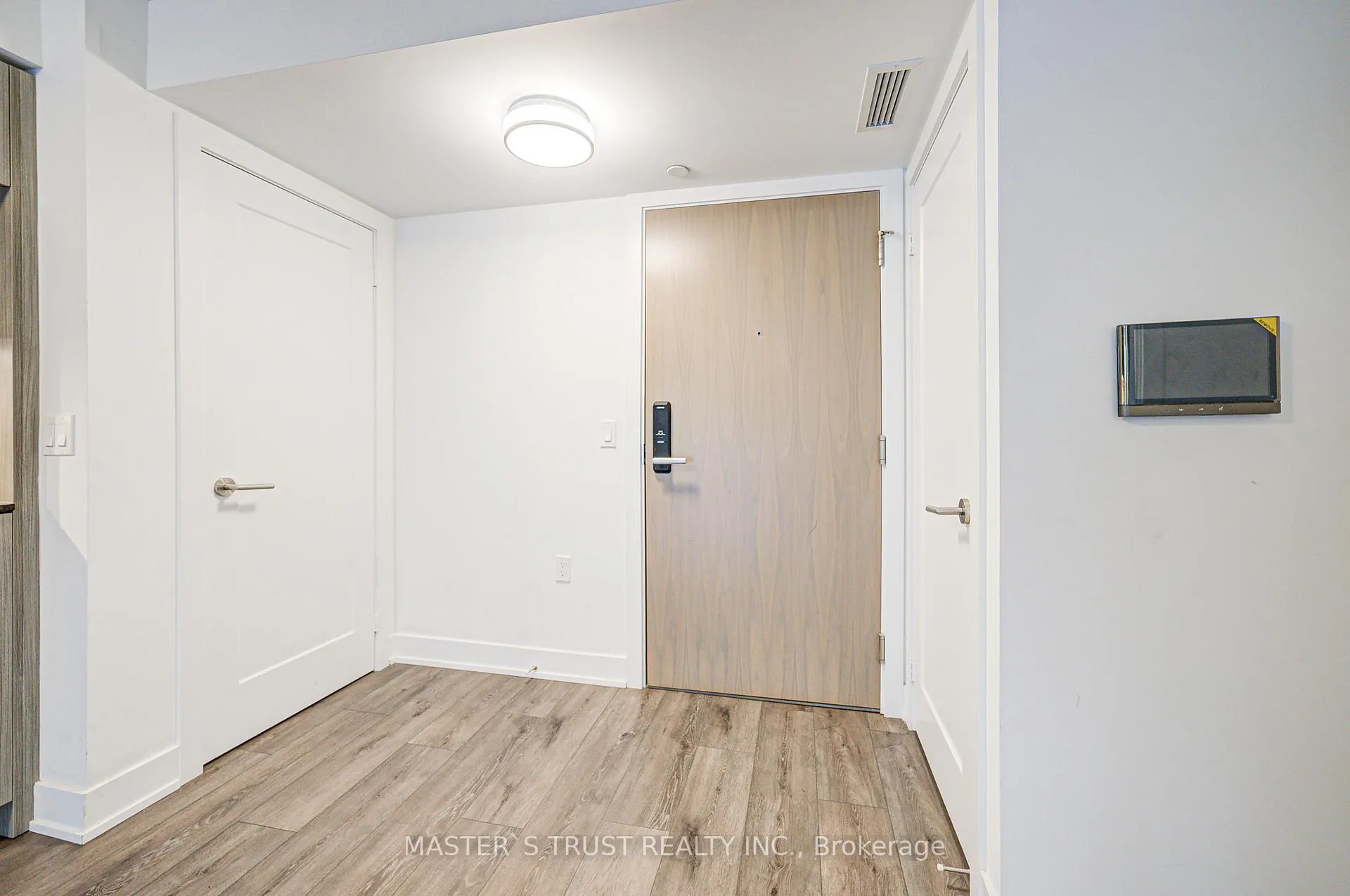 Photo 6 of Unit 720, 585 Bloor Street E, Toronto, North St. James Town — HOMEH