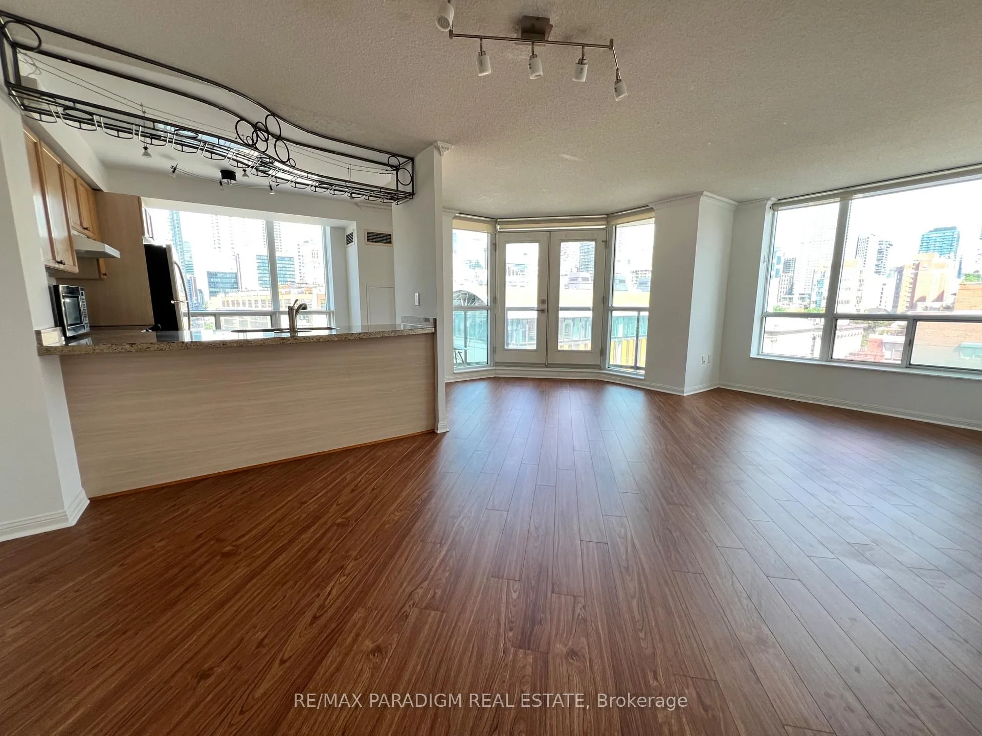 Photo 3 of Unit 915, 109 Front Street E, Toronto, Moss Park — HOMEH