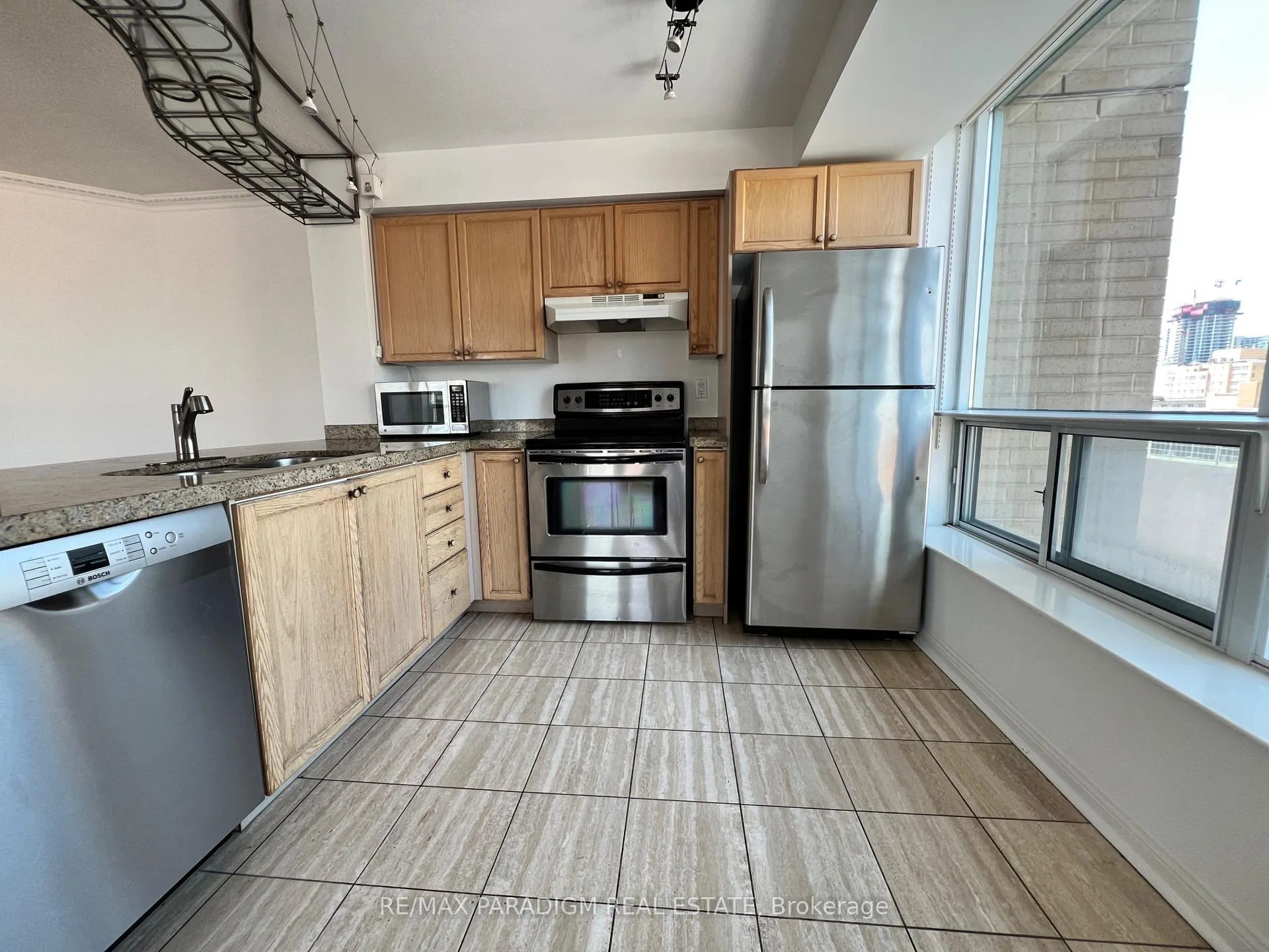 Photo 6 of Unit 915, 109 Front Street E, Toronto, Moss Park — HOMEH